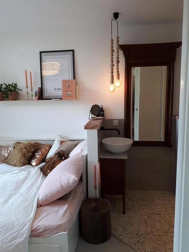 Bed in Het Gindrahuis