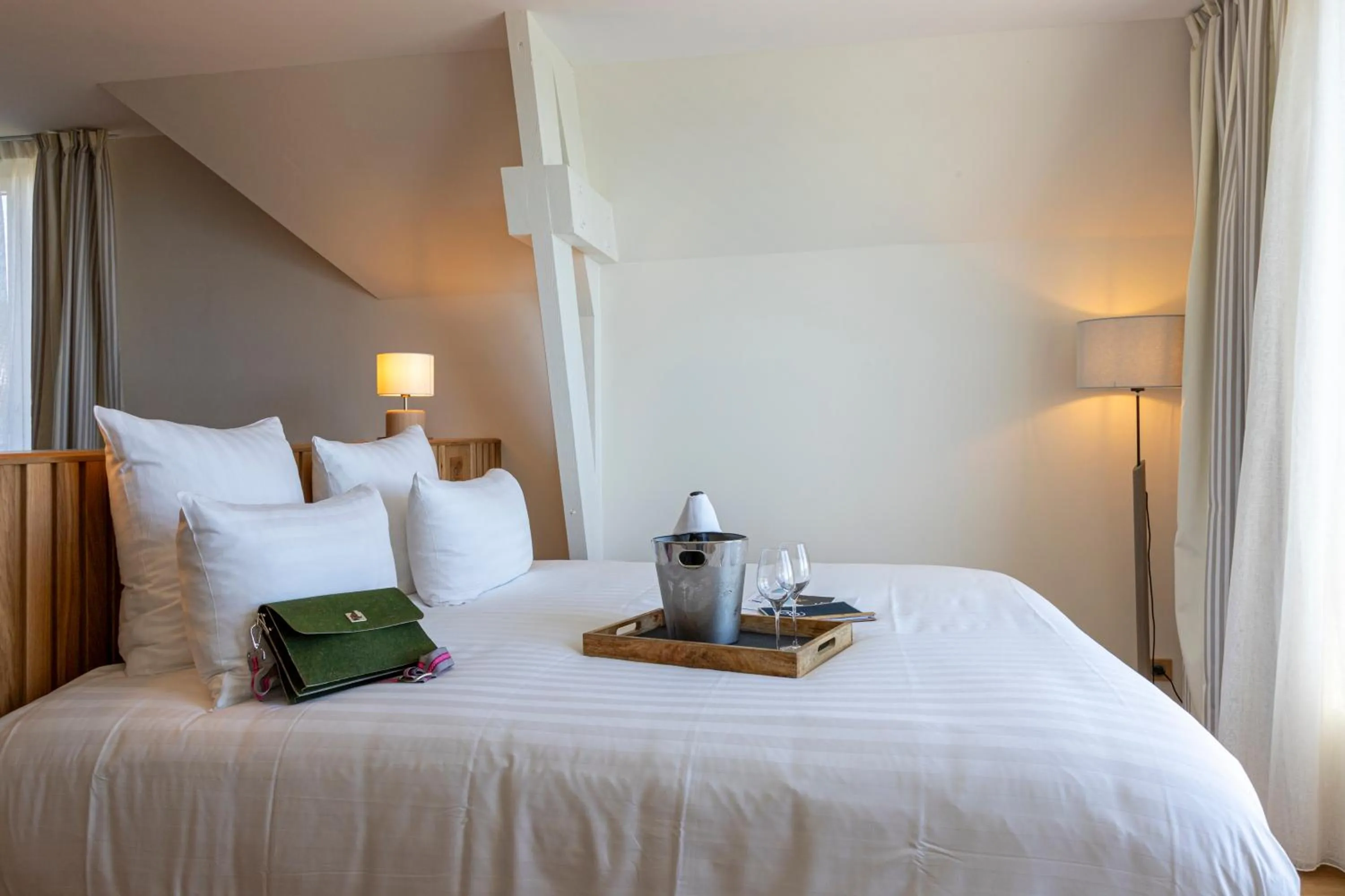 Bed in Logis Hôtel de Carantec