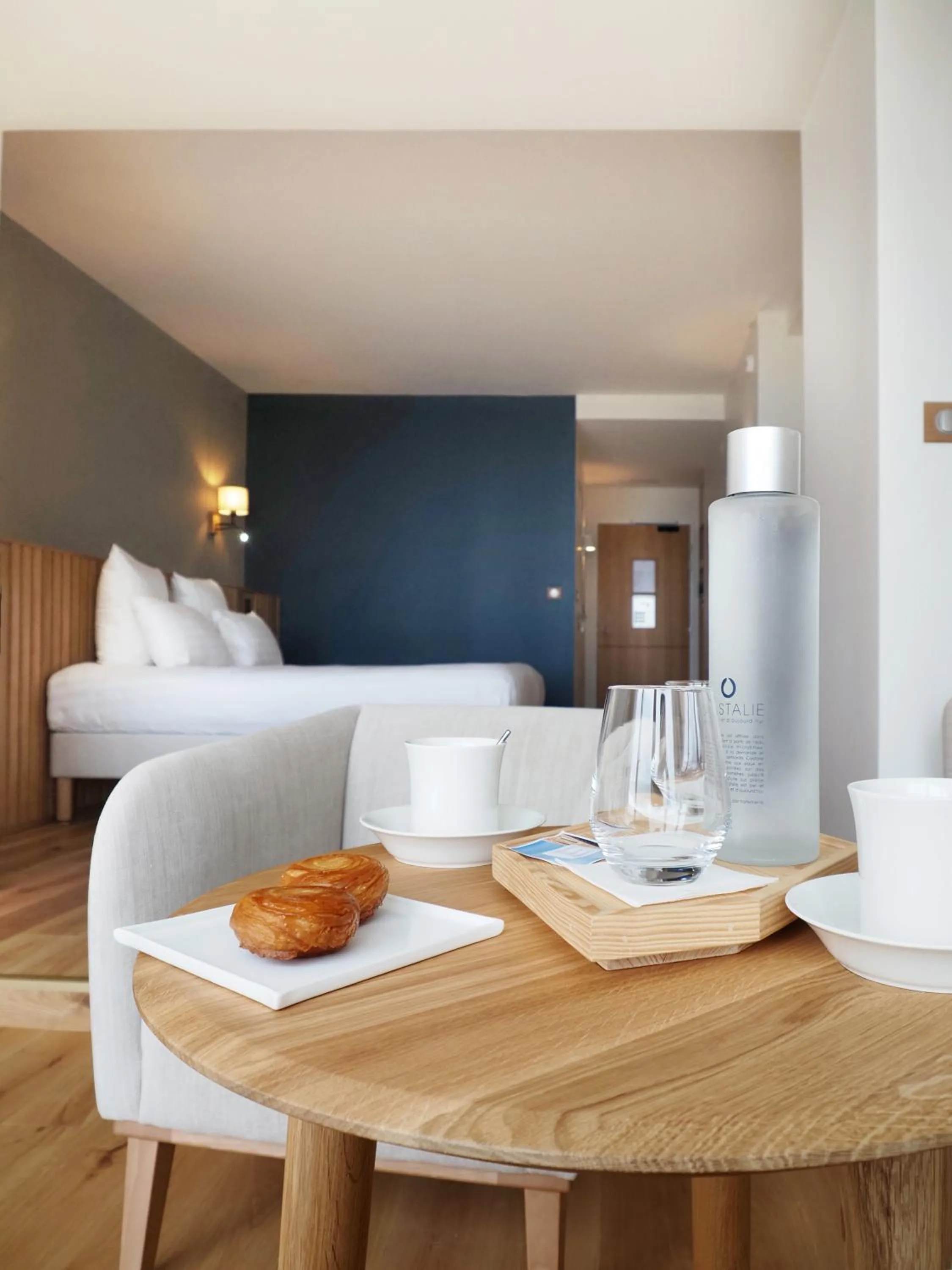 Photo of the whole room, Bed in Logis Hôtel de Carantec