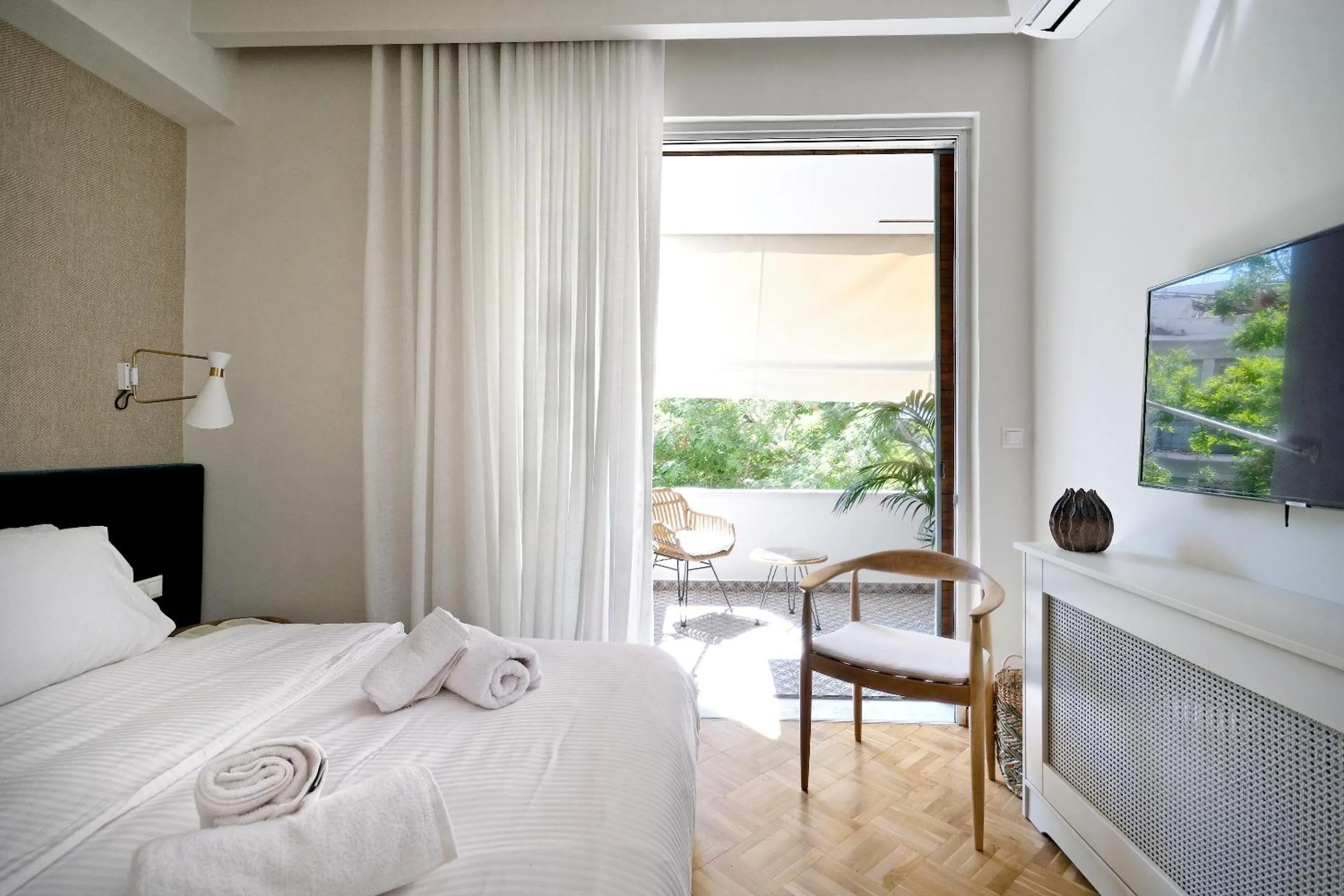 TV and multimedia, Bed in The Fancy Philosopher Apartment