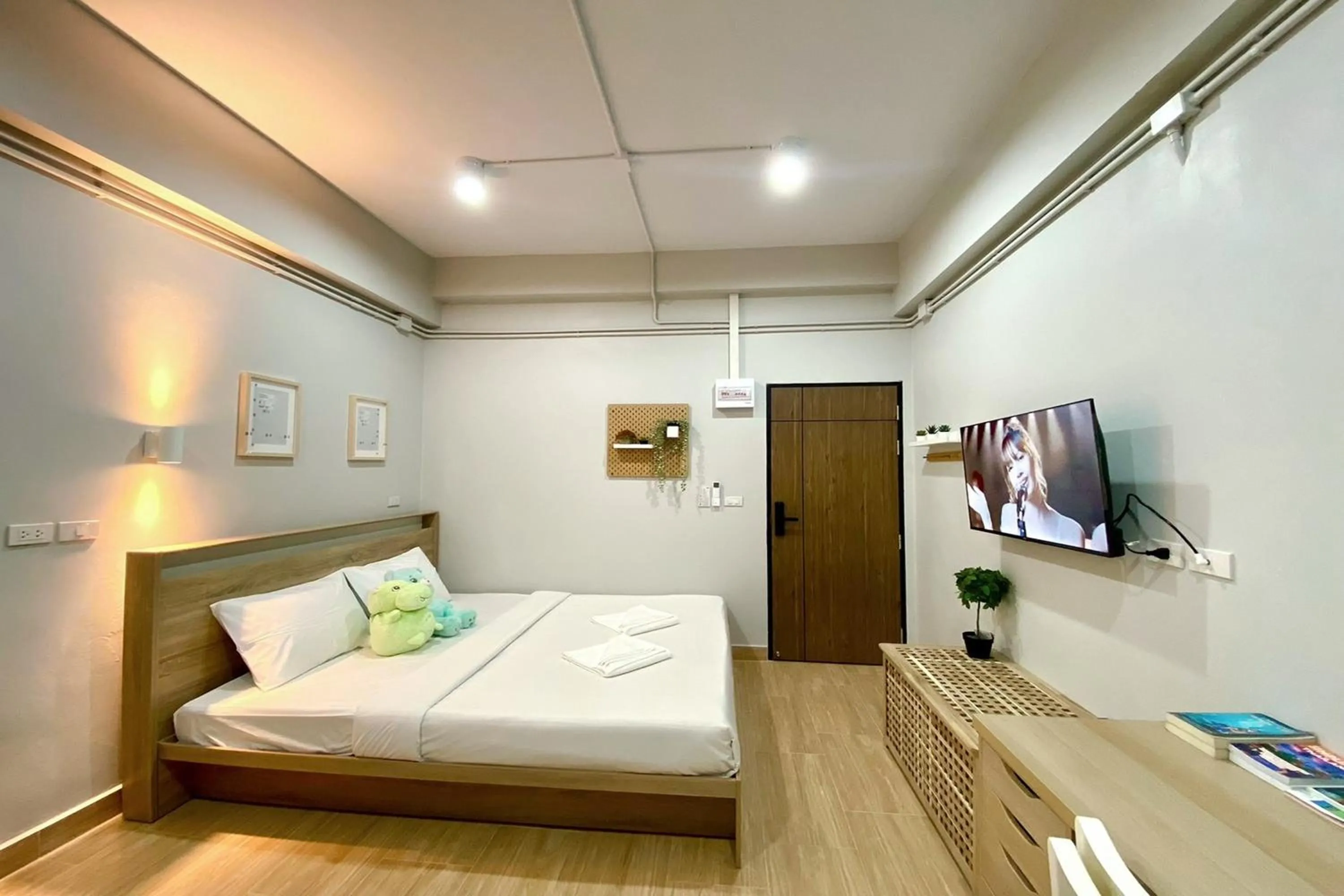 Bed in 44 Room Rama 3