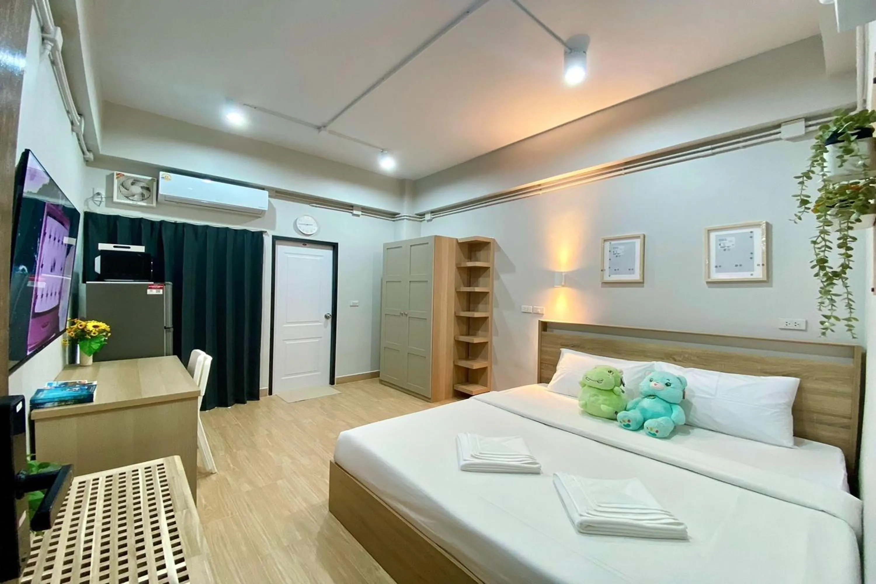 Bed in 44 Room Rama 3