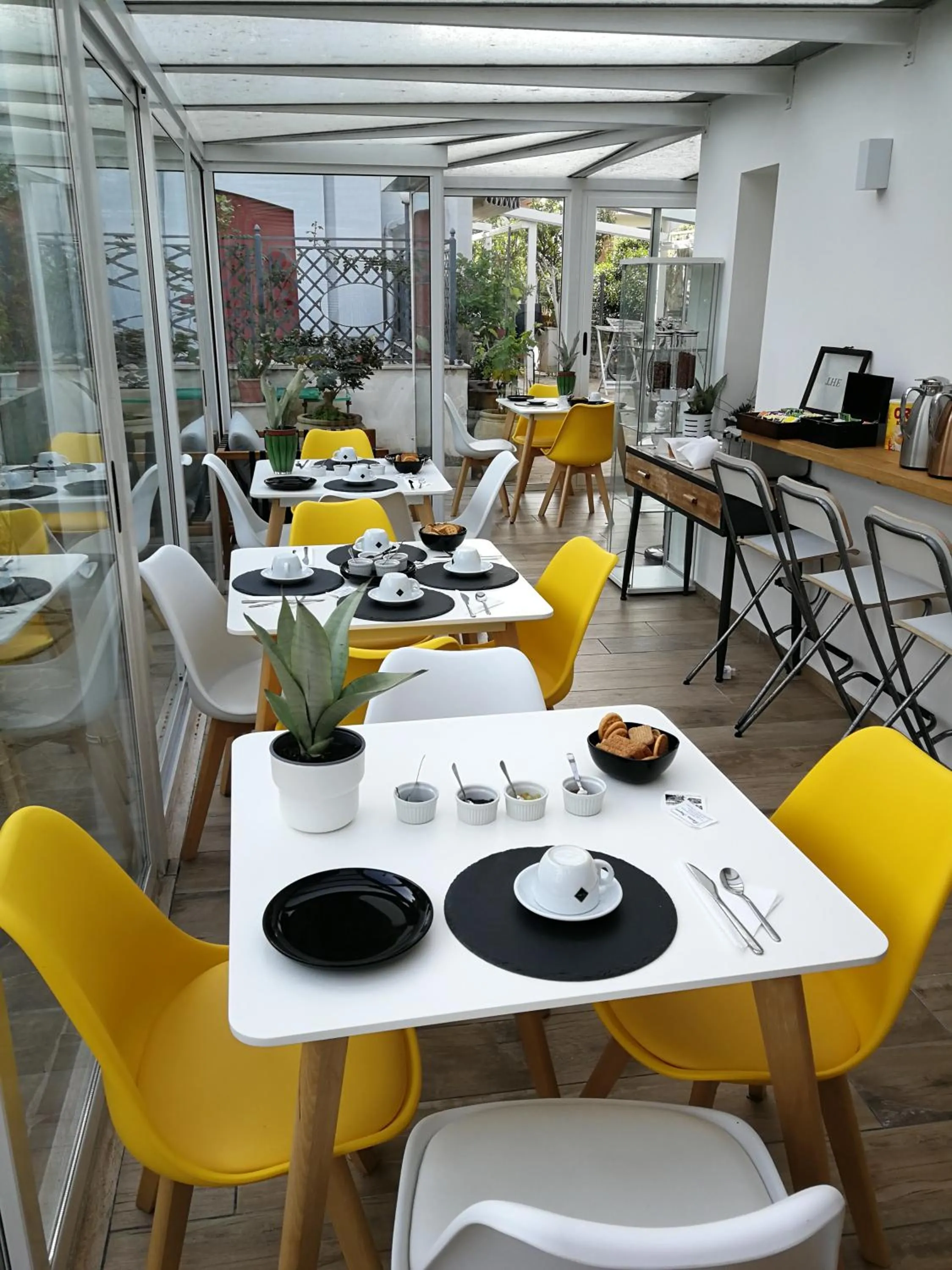Restaurant/places to eat in Il Giardino Dei Limoni