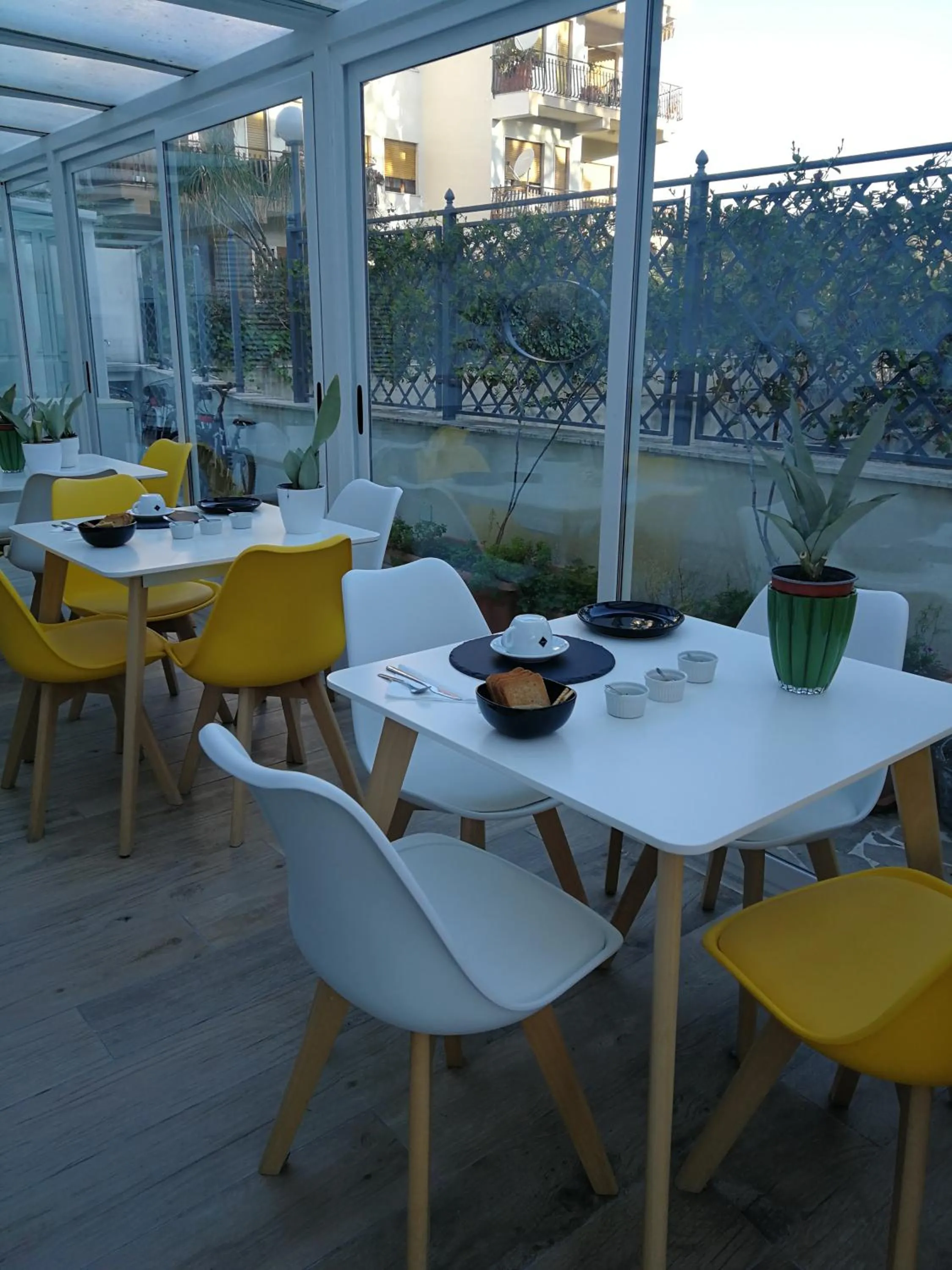 Restaurant/places to eat in Il Giardino Dei Limoni