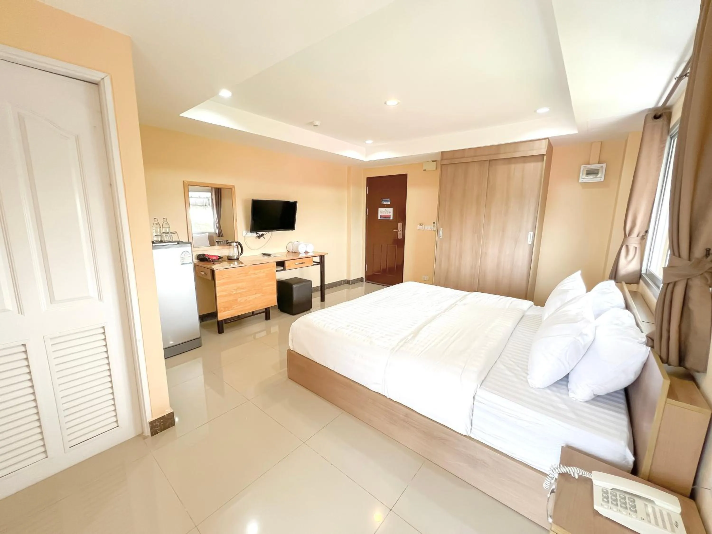 Bedroom, Bed in Wises Hotel