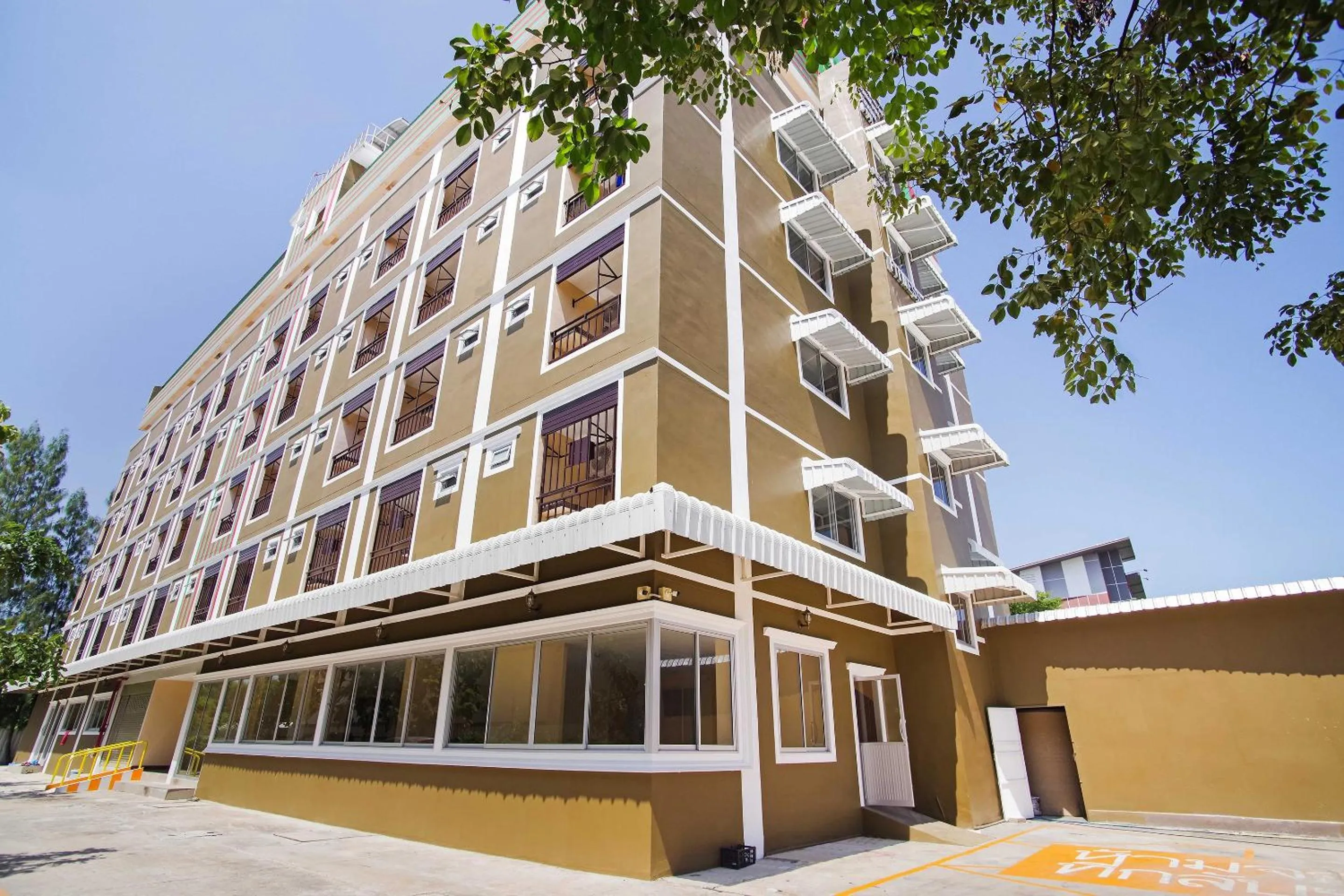 Facade/entrance in Wises Hotel