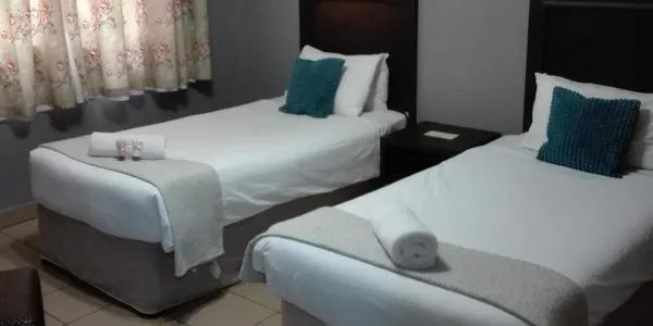 Bed in Waterside Lodge CC