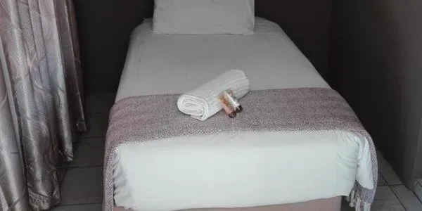 Bed in Waterside Lodge CC