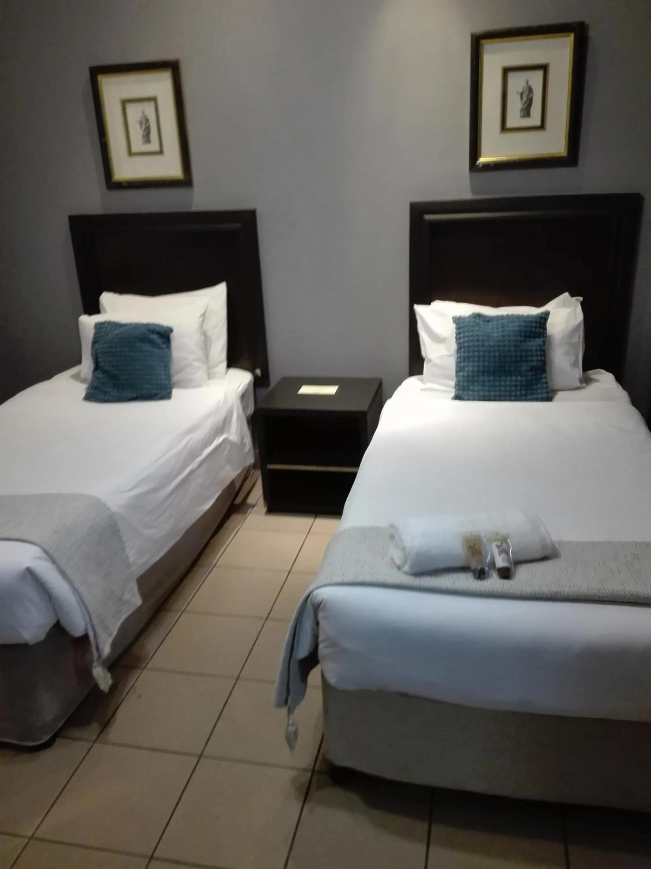 Bed in Waterside Lodge CC