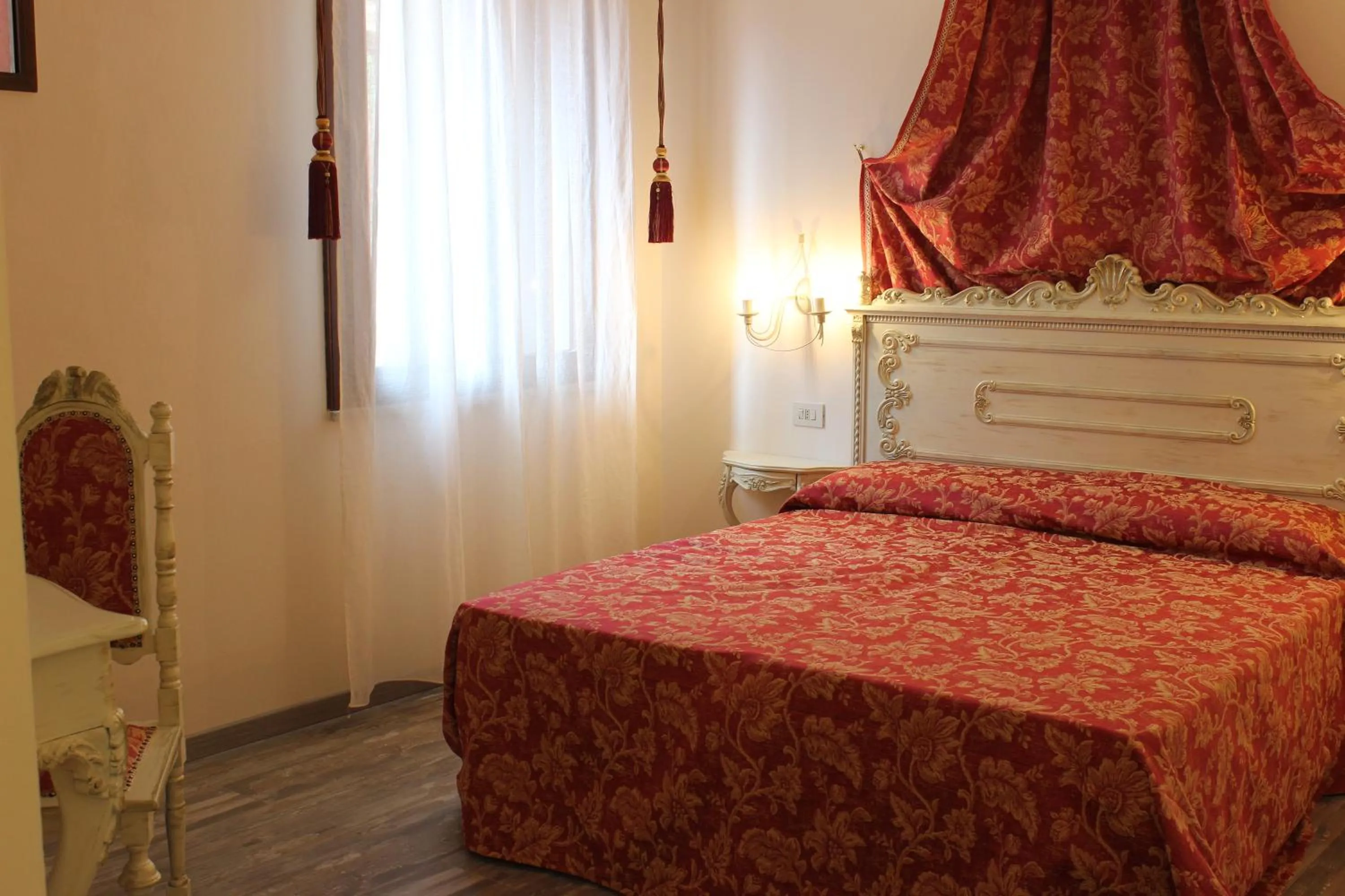 Photo of the whole room, Bed in Albergo Al Castello
