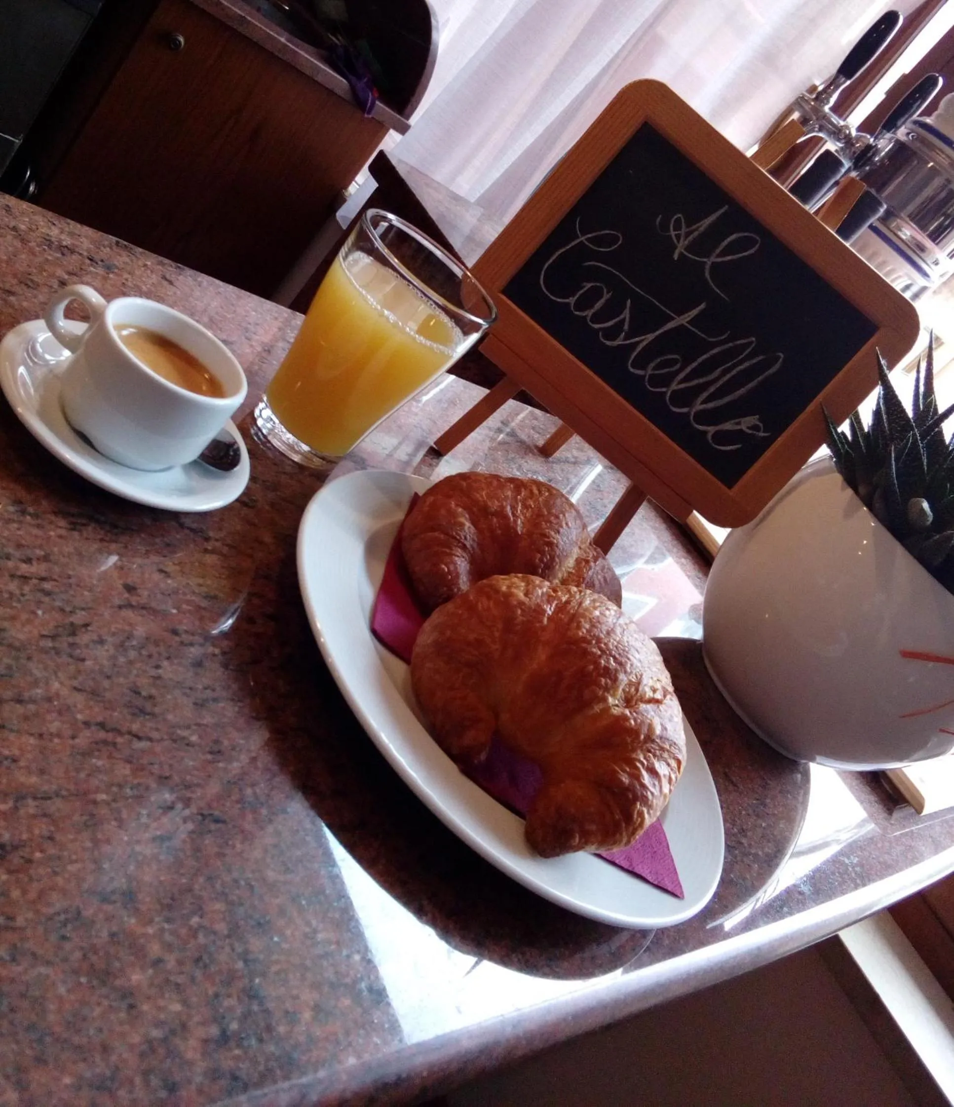 Breakfast in Albergo Al Castello