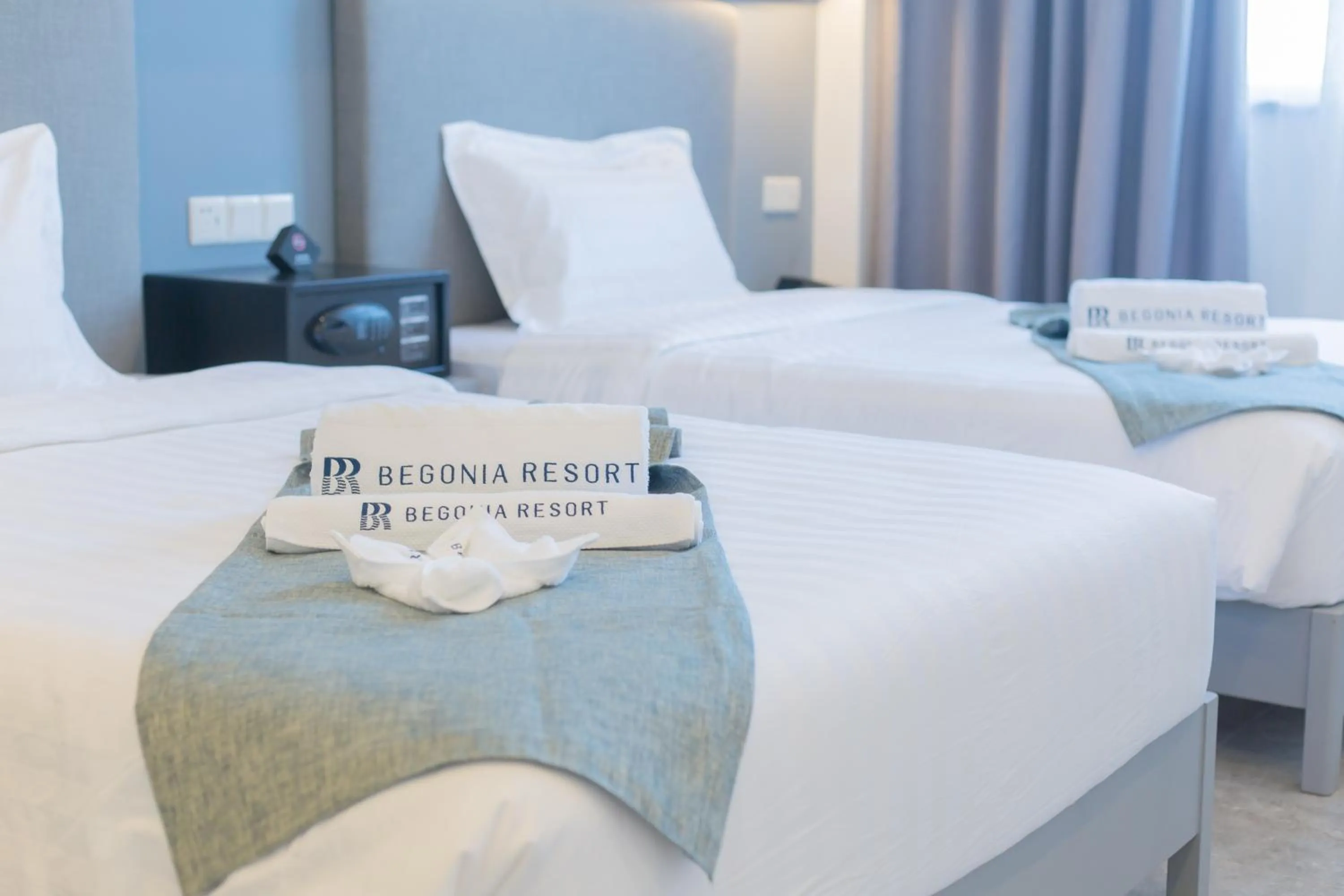 Bed in Bohol Panglao Begonia Resort