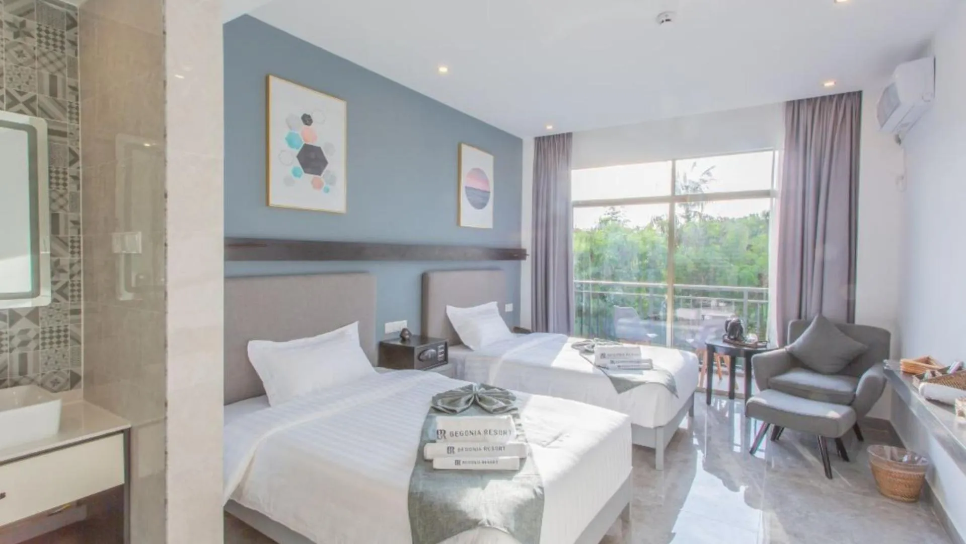 Bed in Bohol Panglao Begonia Resort