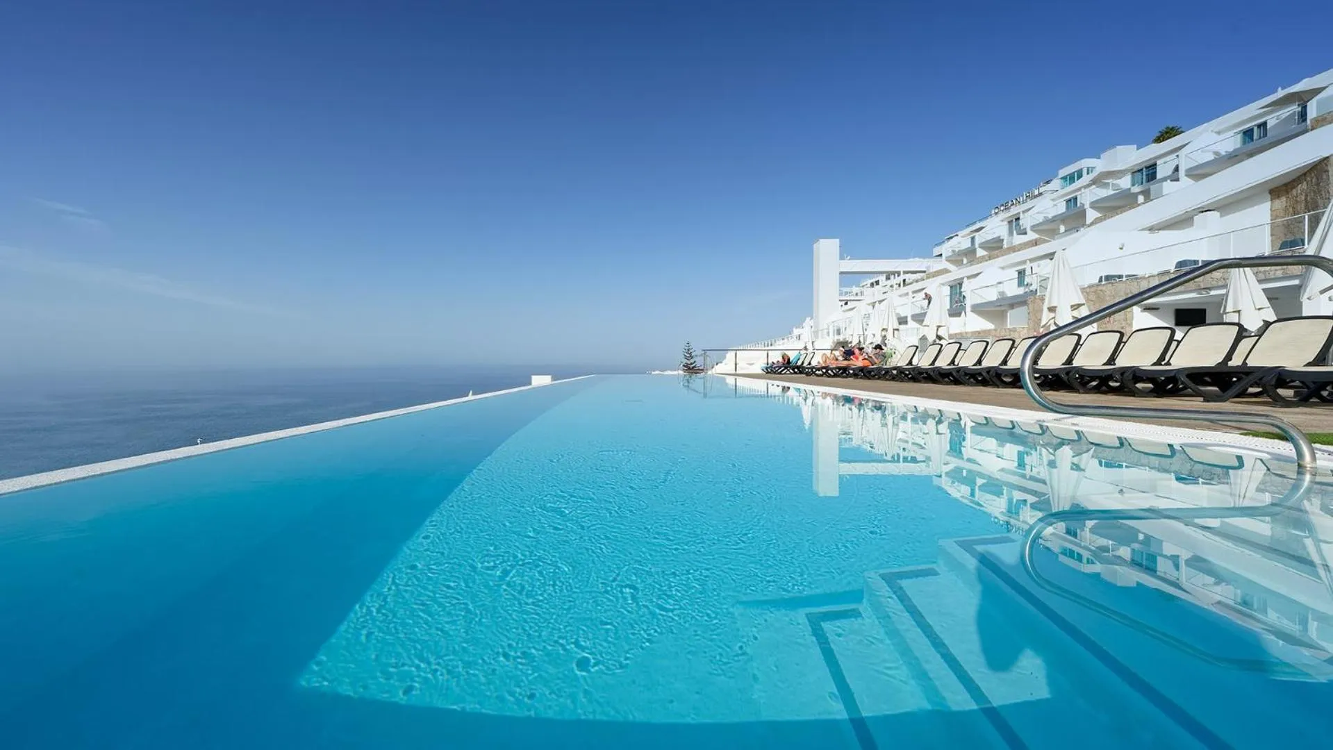 Swimming pool in OCEAN HILL - Adults Only