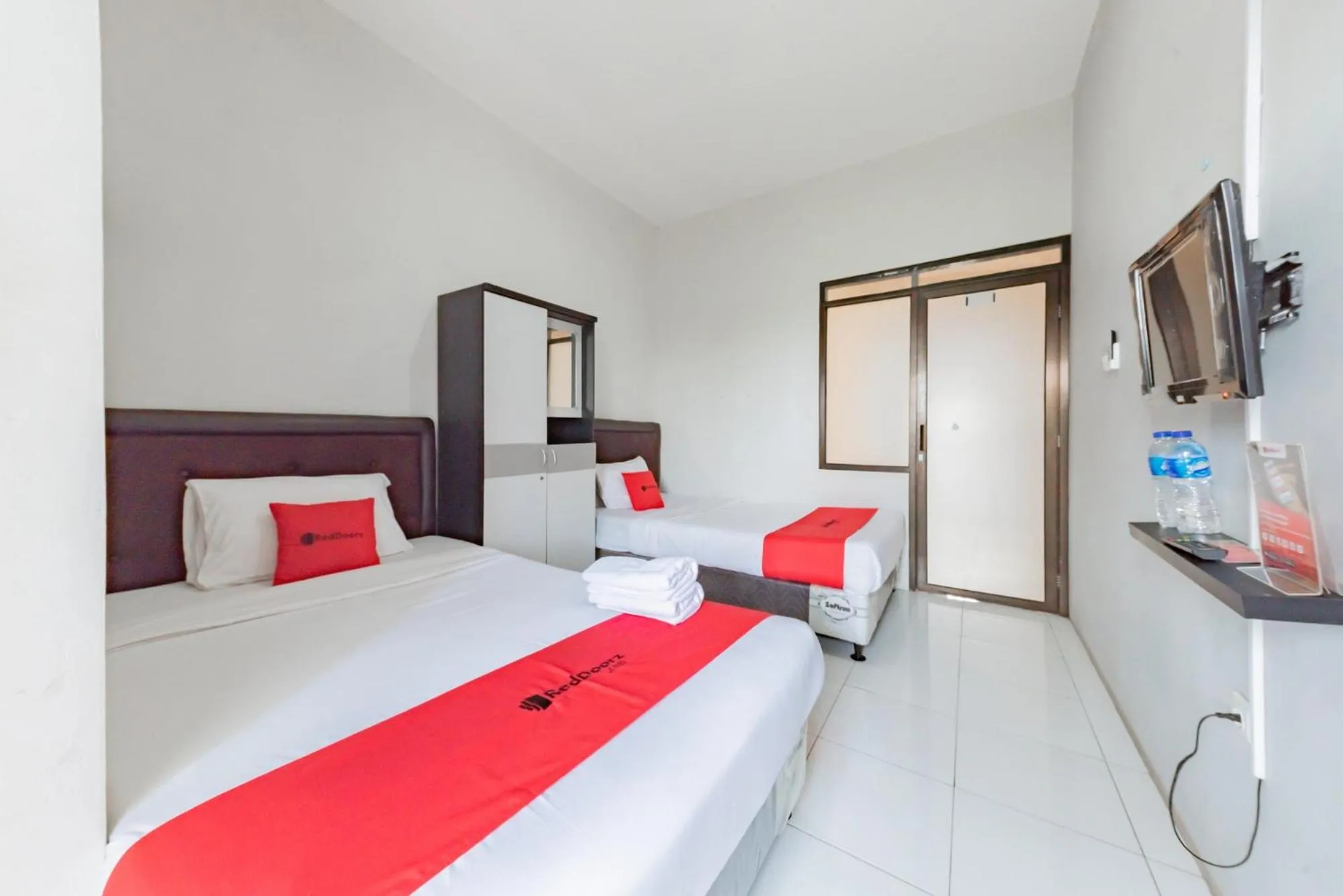 Bed in RedDoorz Syariah near RS Hermina Sukabumi