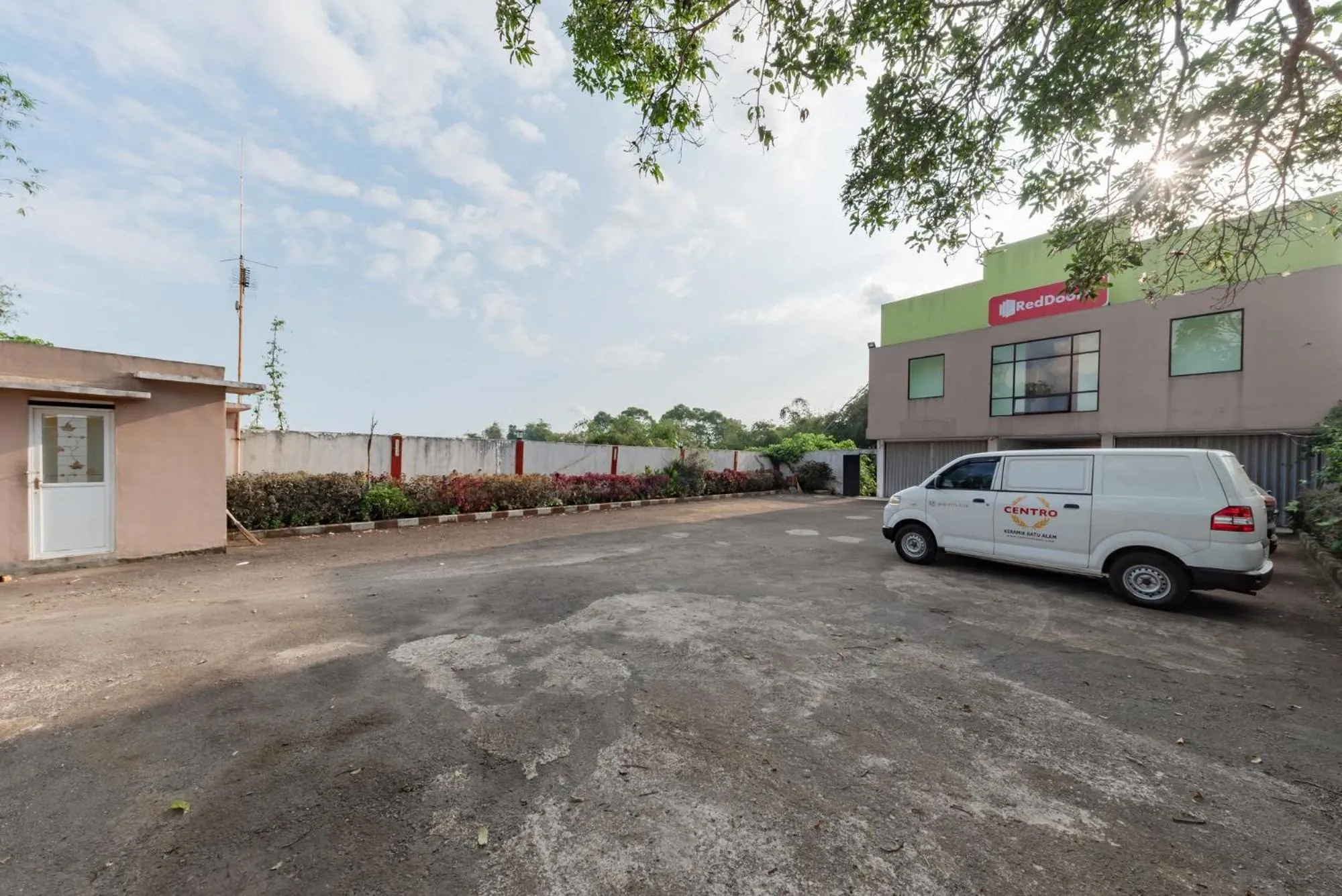 Parking in RedDoorz Syariah near RS Hermina Sukabumi