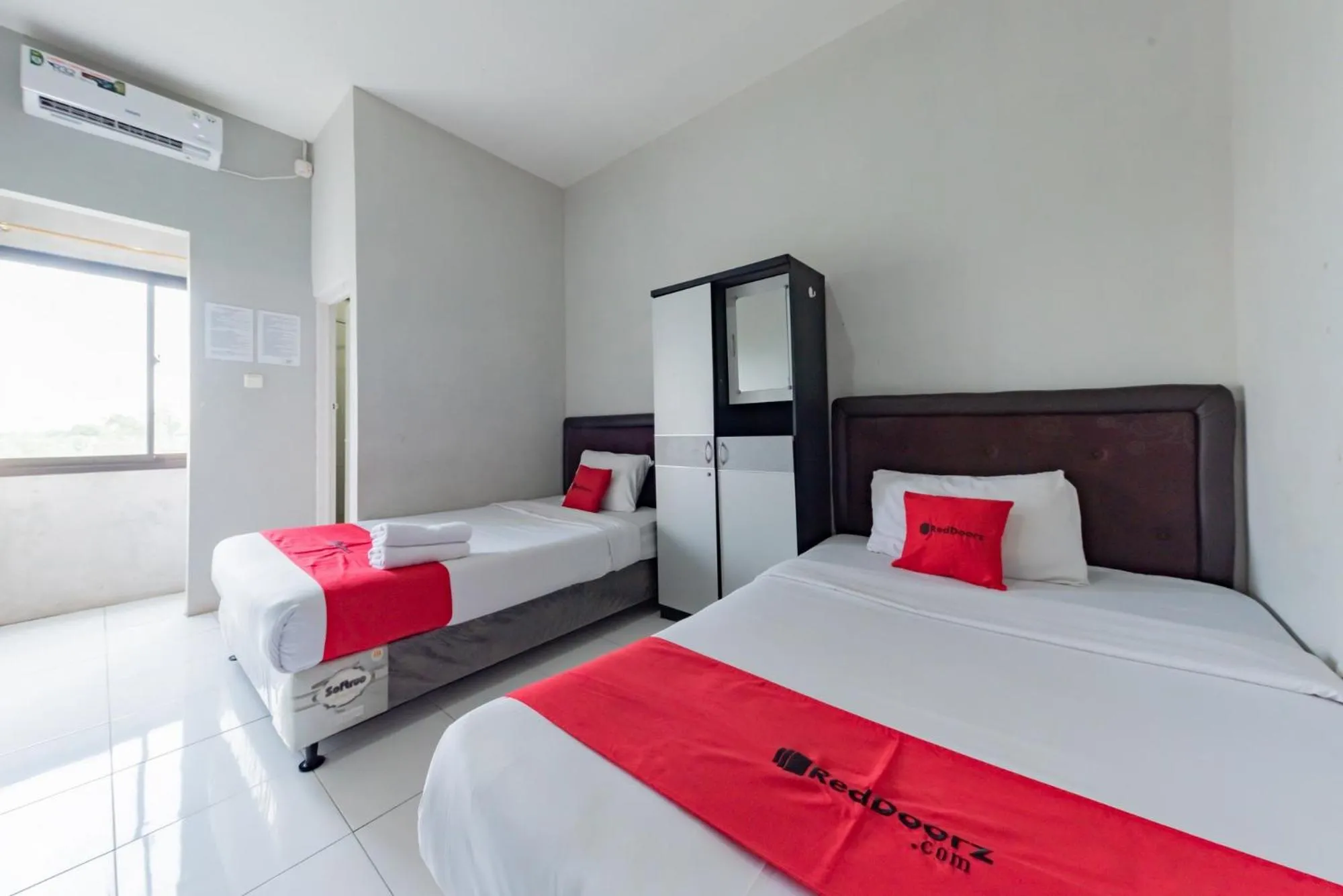 Bed in RedDoorz Syariah near RS Hermina Sukabumi