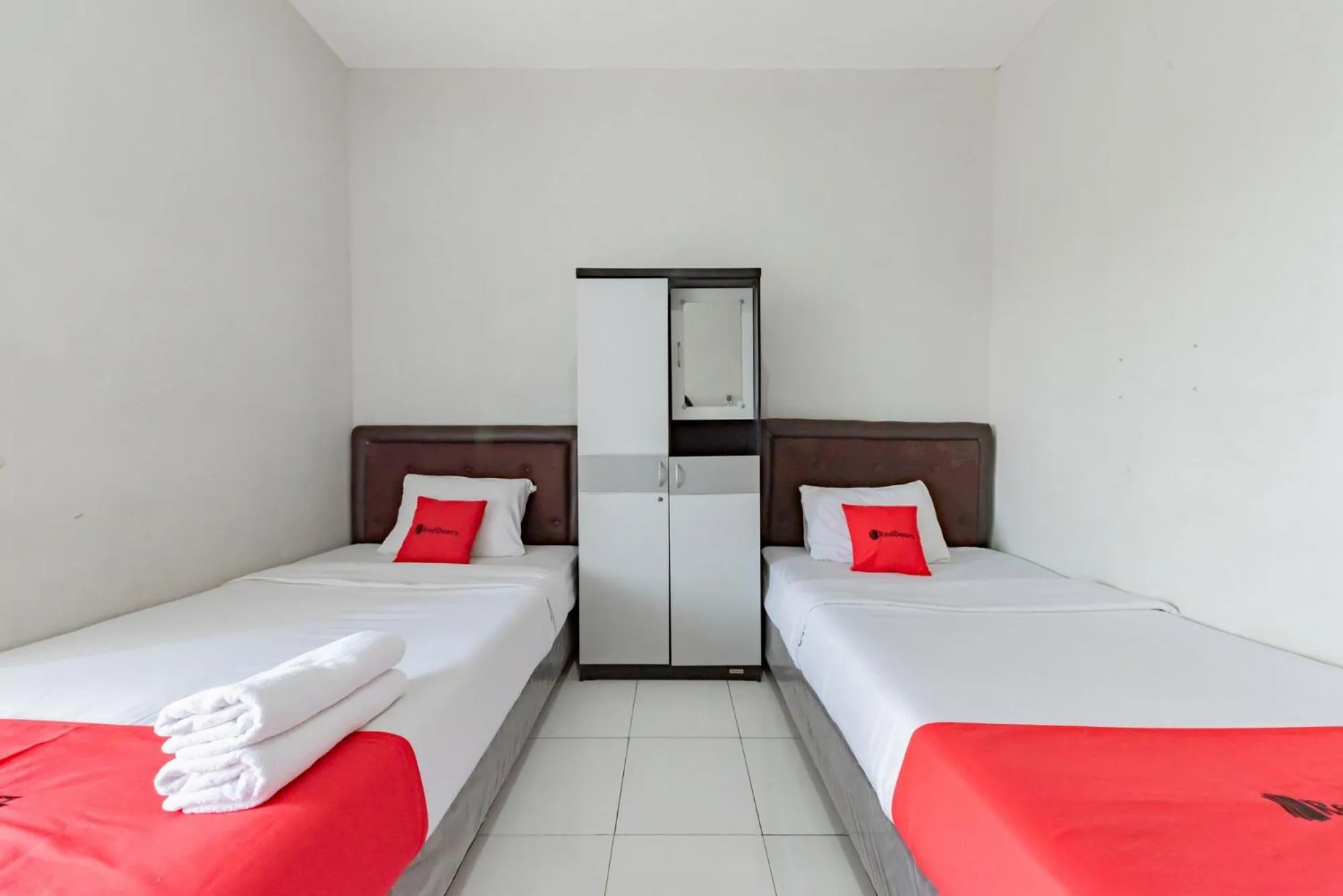 Bed in RedDoorz Syariah near RS Hermina Sukabumi