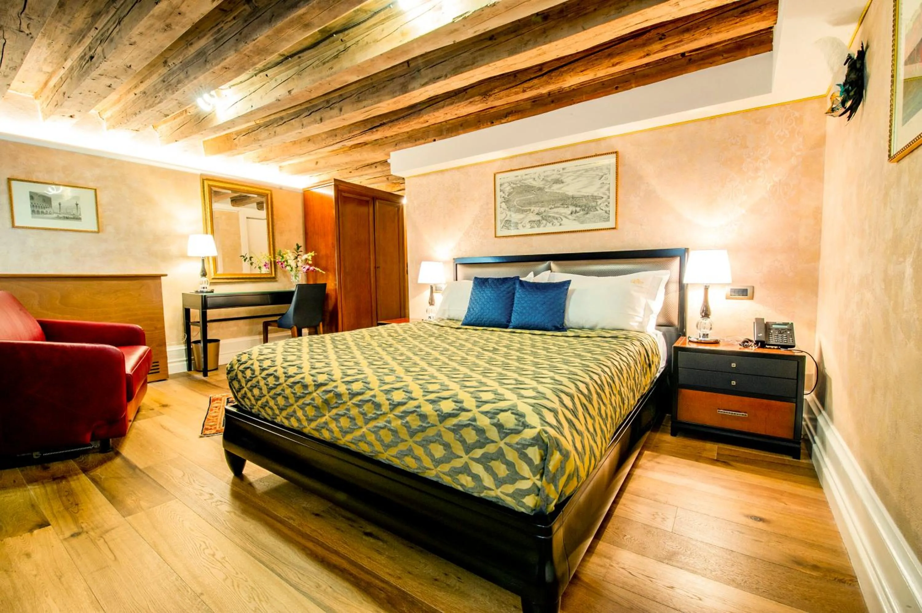 Photo of the whole room, Bed in EGO' Residence Venice