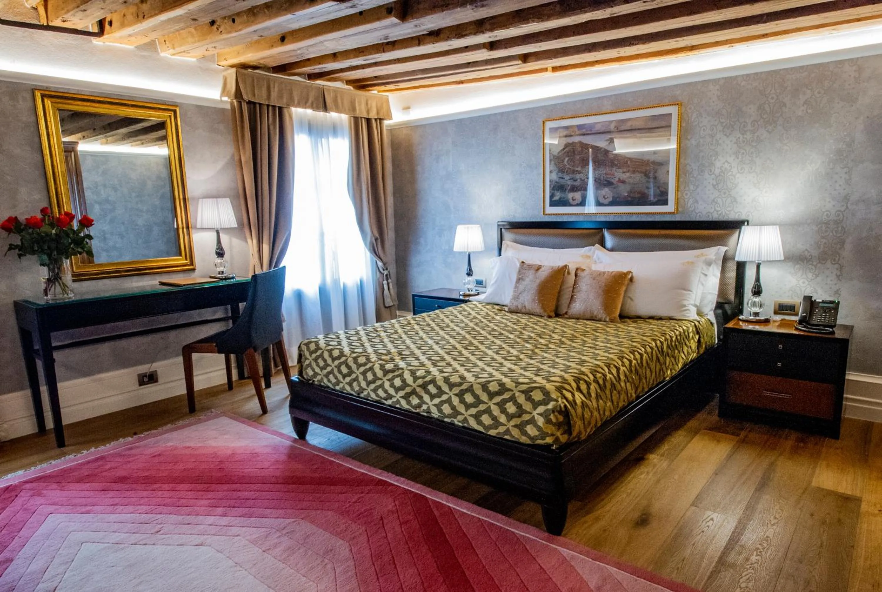 Photo of the whole room, Bed in EGO' Residence Venice