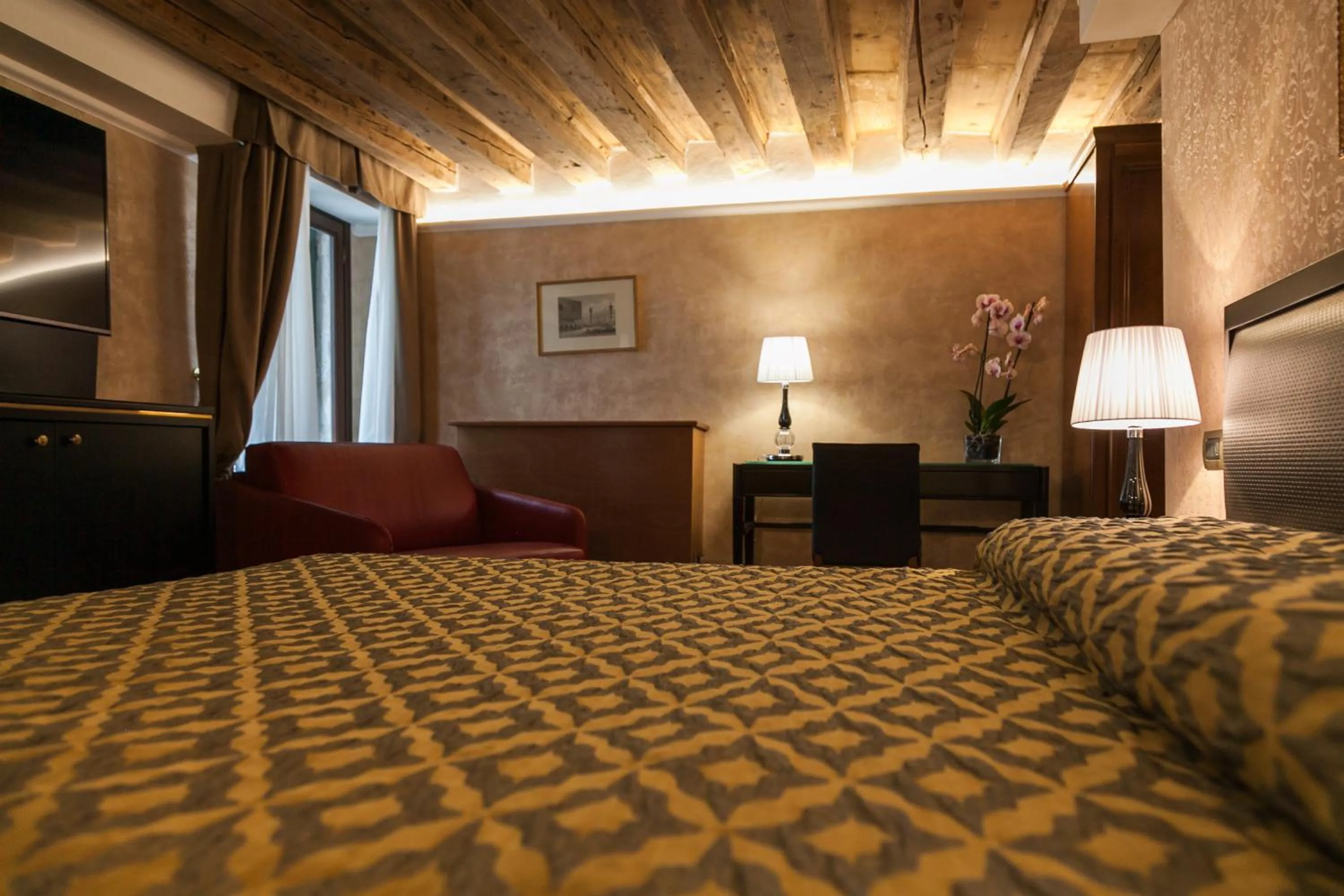 Photo of the whole room, Bed in EGO' Residence Venice