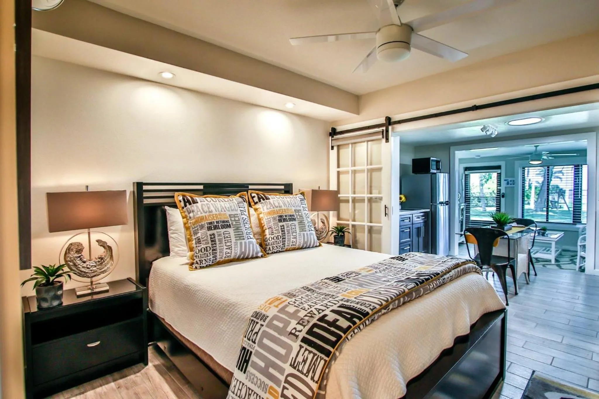 Bed in Island View Cottages Sebastian