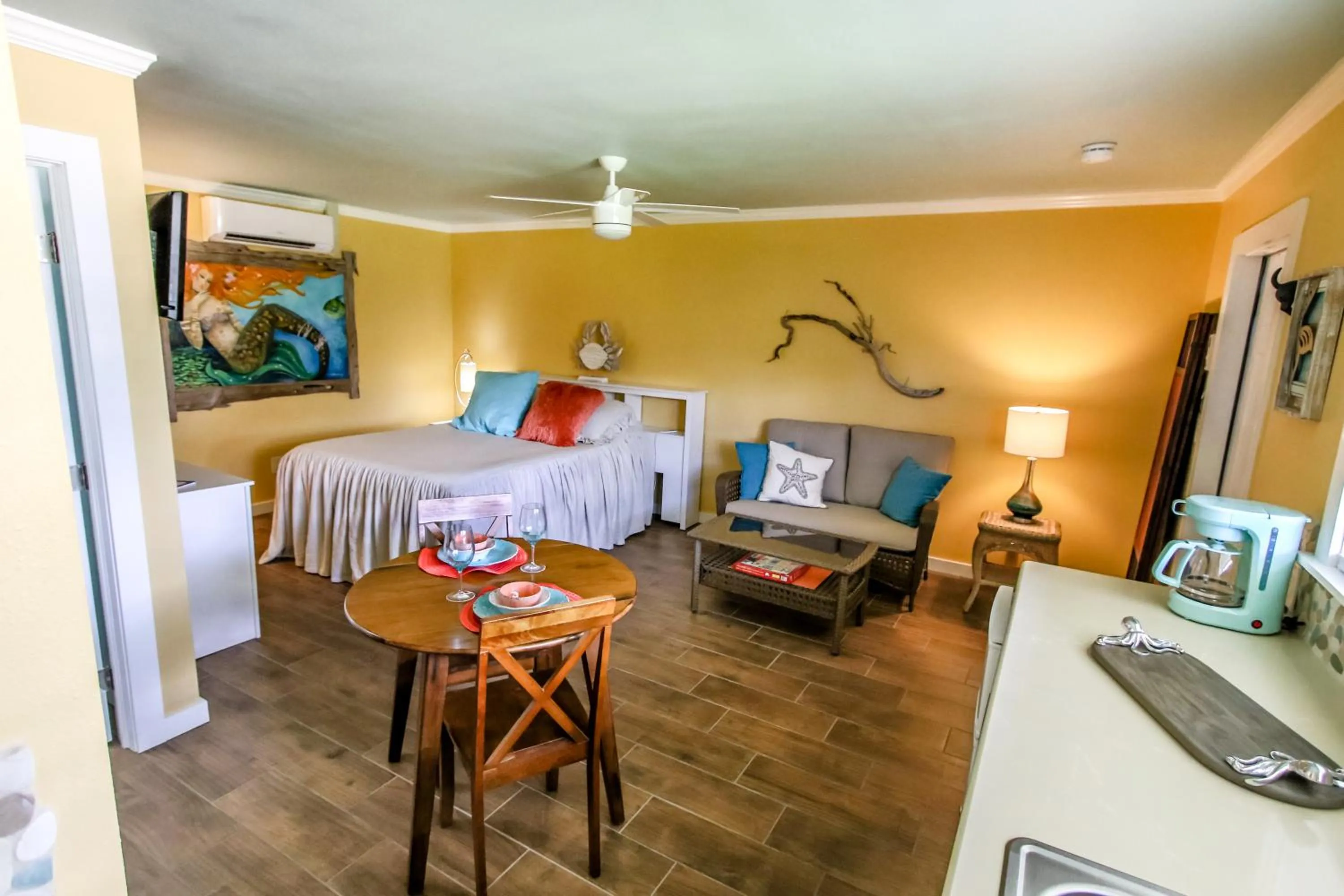 Bed in Island View Cottages Sebastian