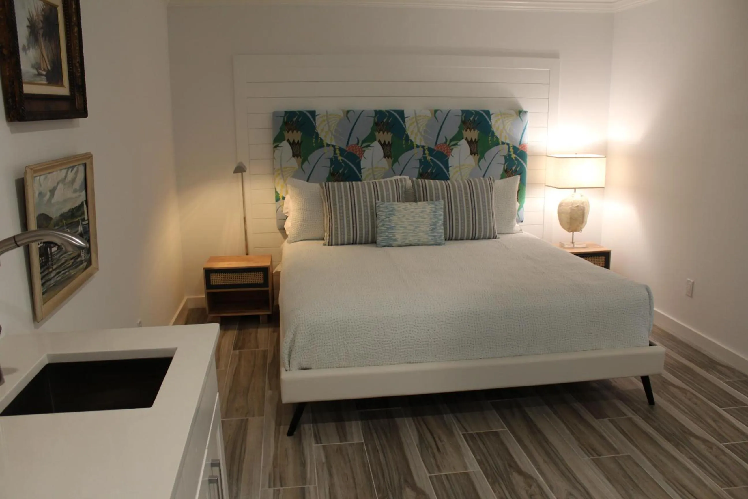 Bed in Island View Cottages Sebastian