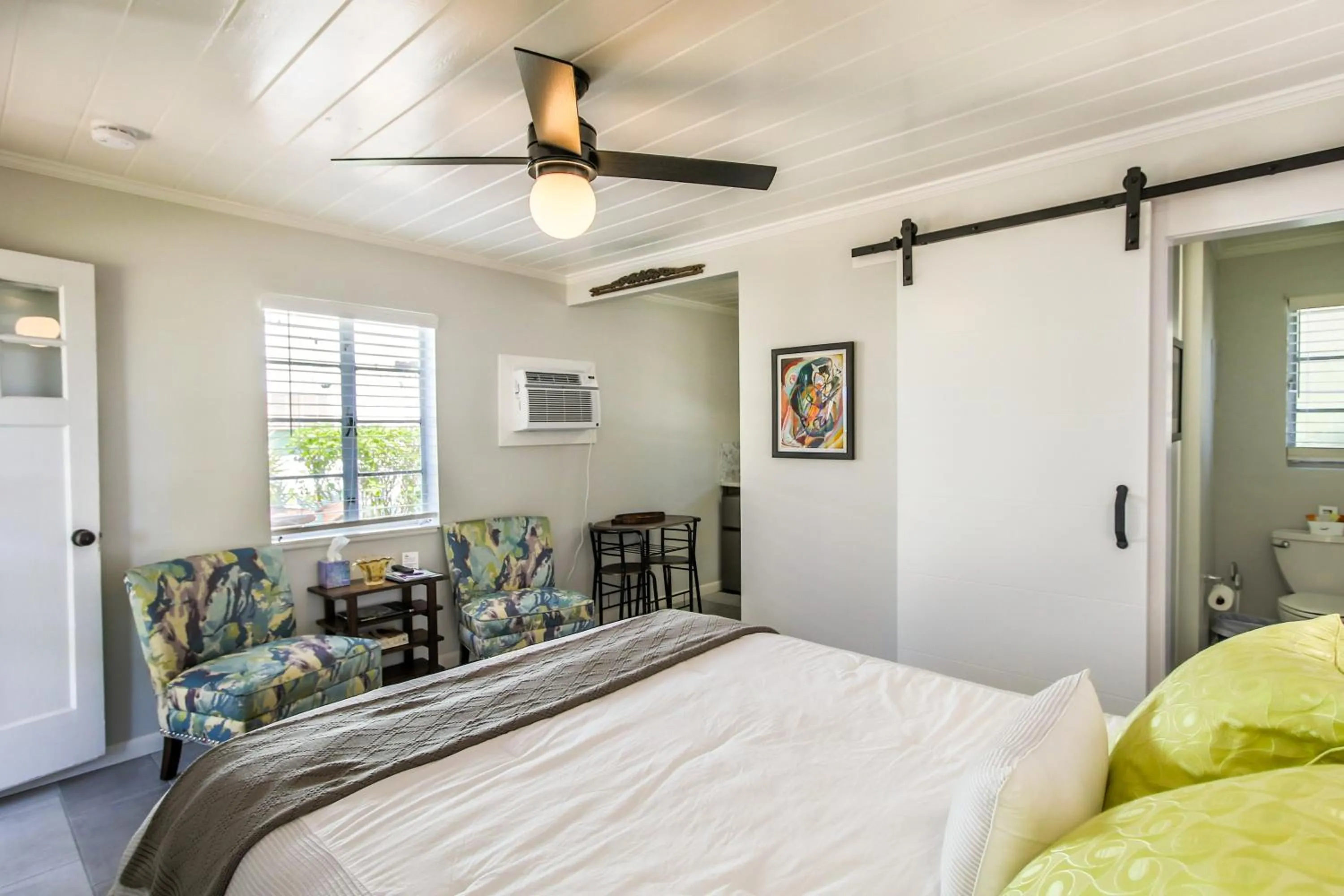 Bed in Island View Cottages Sebastian