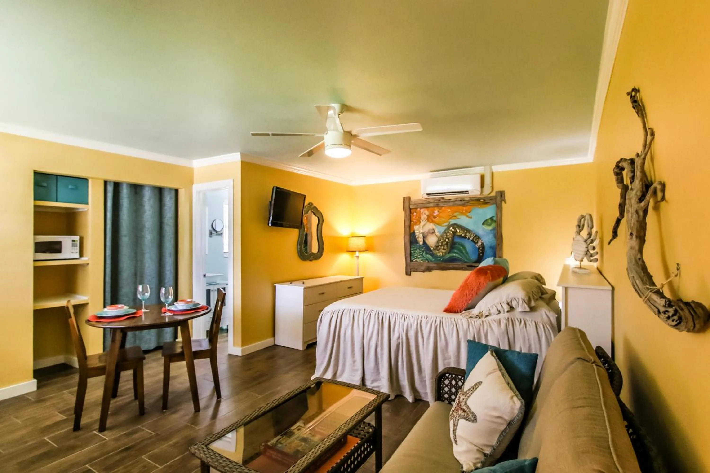 Bed in Island View Cottages Sebastian