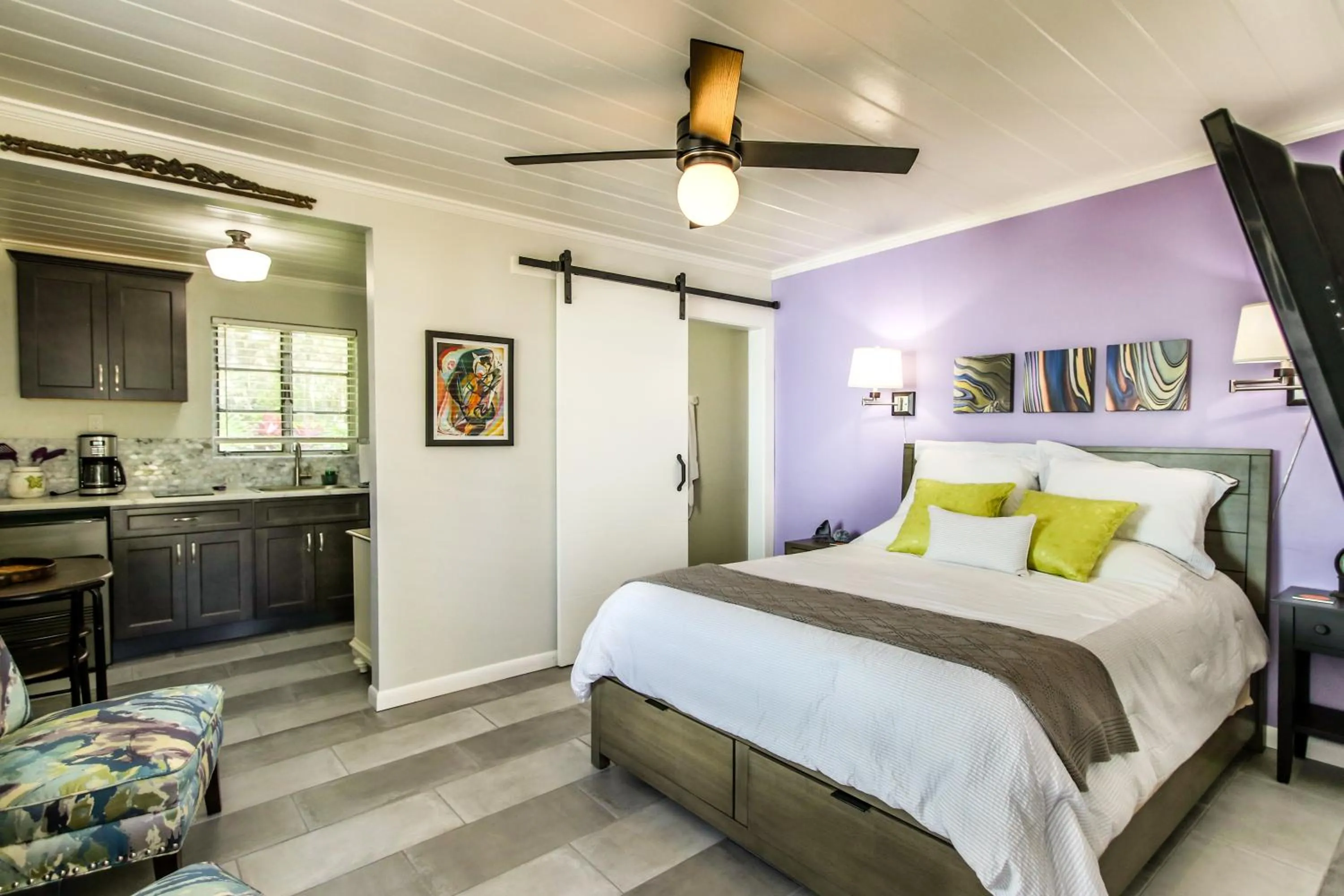 Bed in Island View Cottages Sebastian