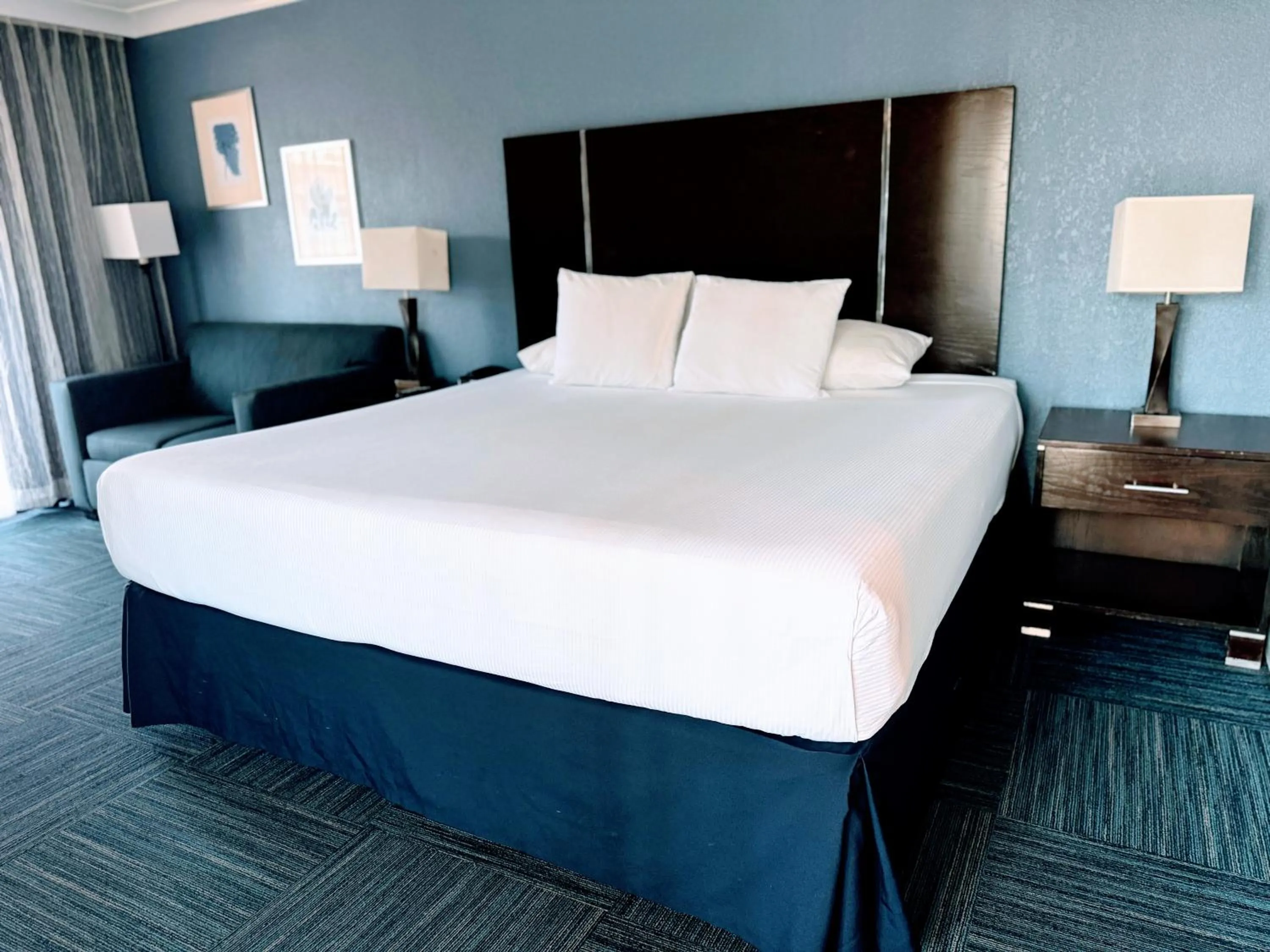 Bedroom, Bed in The Pacific Inn