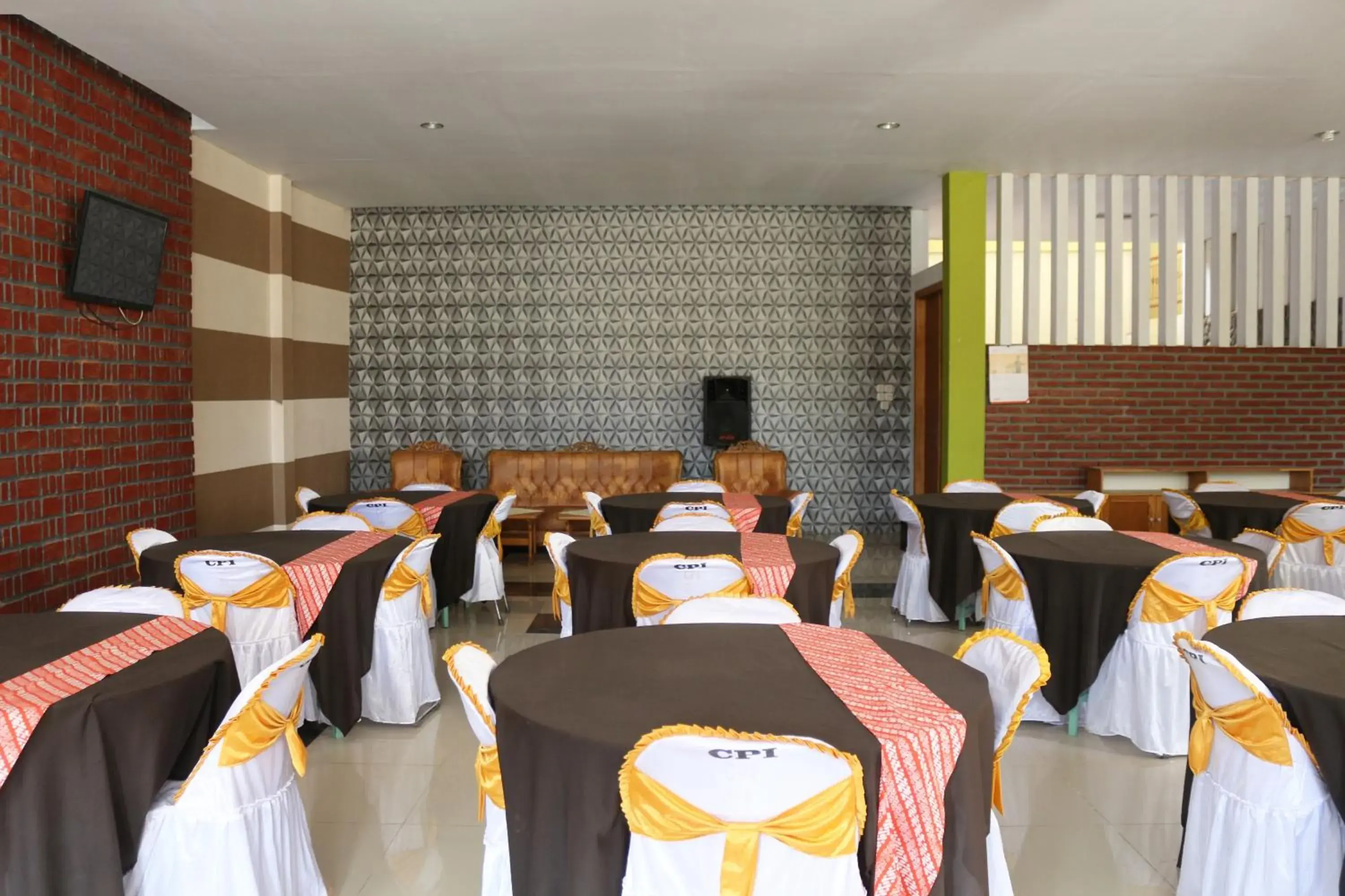 Restaurant/places to eat in OYO 1722 Villa Ciparay Indah Syariah Restaurant/places to eat in OYO 1722 Villa Ciparay Indah Syariah