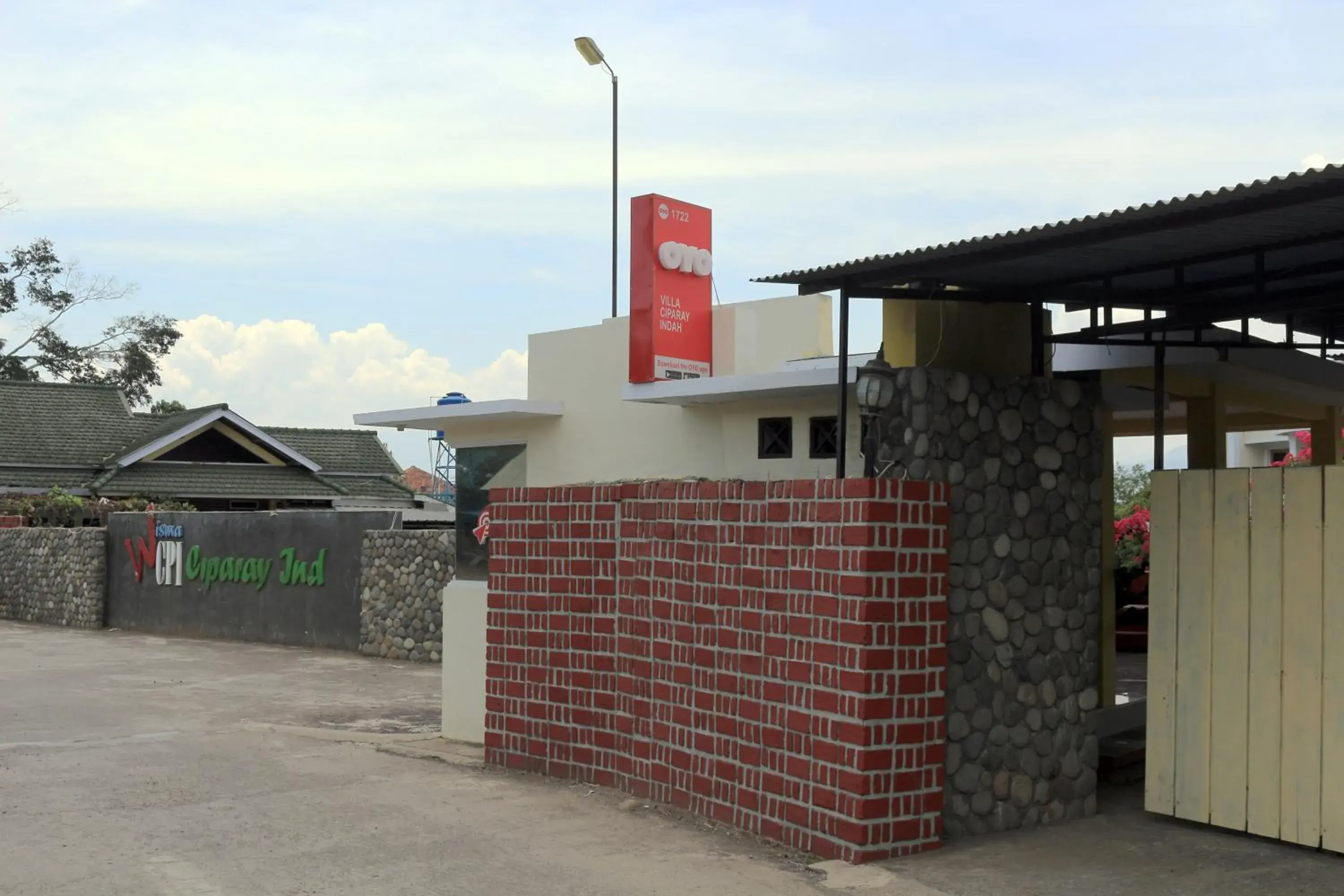 Facade/entrance in OYO 1722 Villa Ciparay Indah Syariah Facade/entrance in OYO 1722 Villa Ciparay Indah Syariah