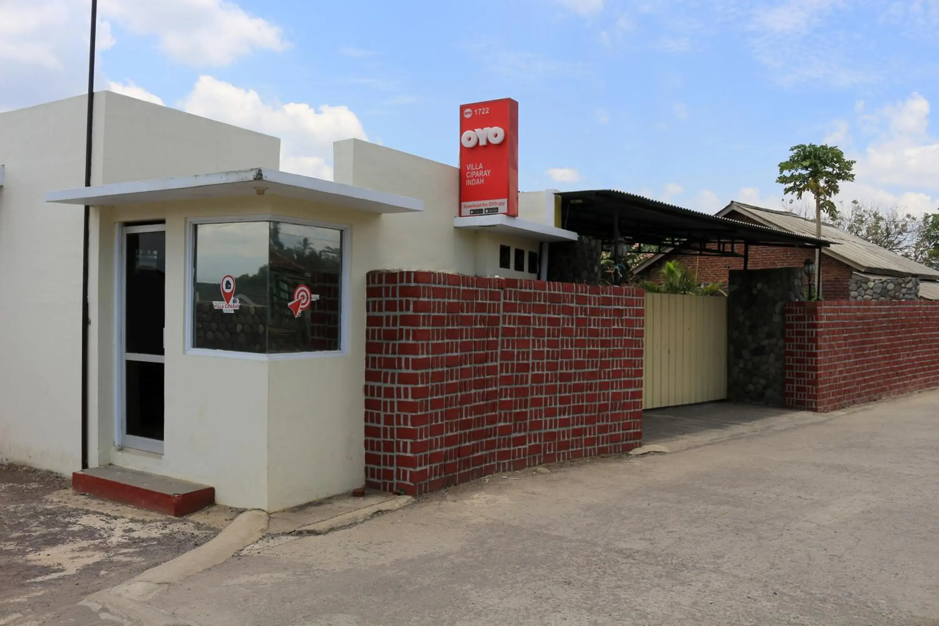 Facade/entrance in OYO 1722 Villa Ciparay Indah Syariah Facade/entrance in OYO 1722 Villa Ciparay Indah Syariah