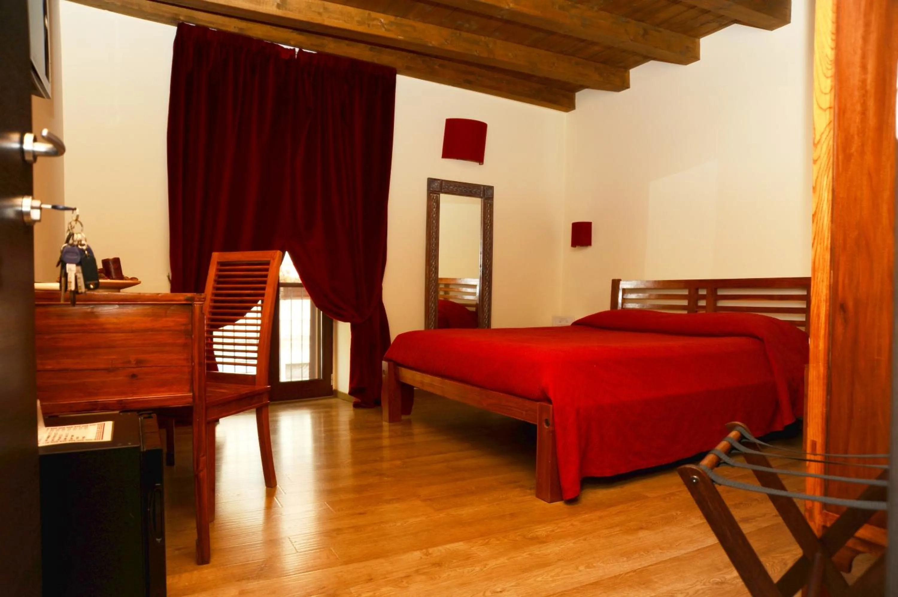 Bedroom, Bed in Muro Torto - Struttura sanificata giornalmente con prodotti conformi al Decalogo del Ministero Salute - Personale sottoposto a test sierologico periodicamente