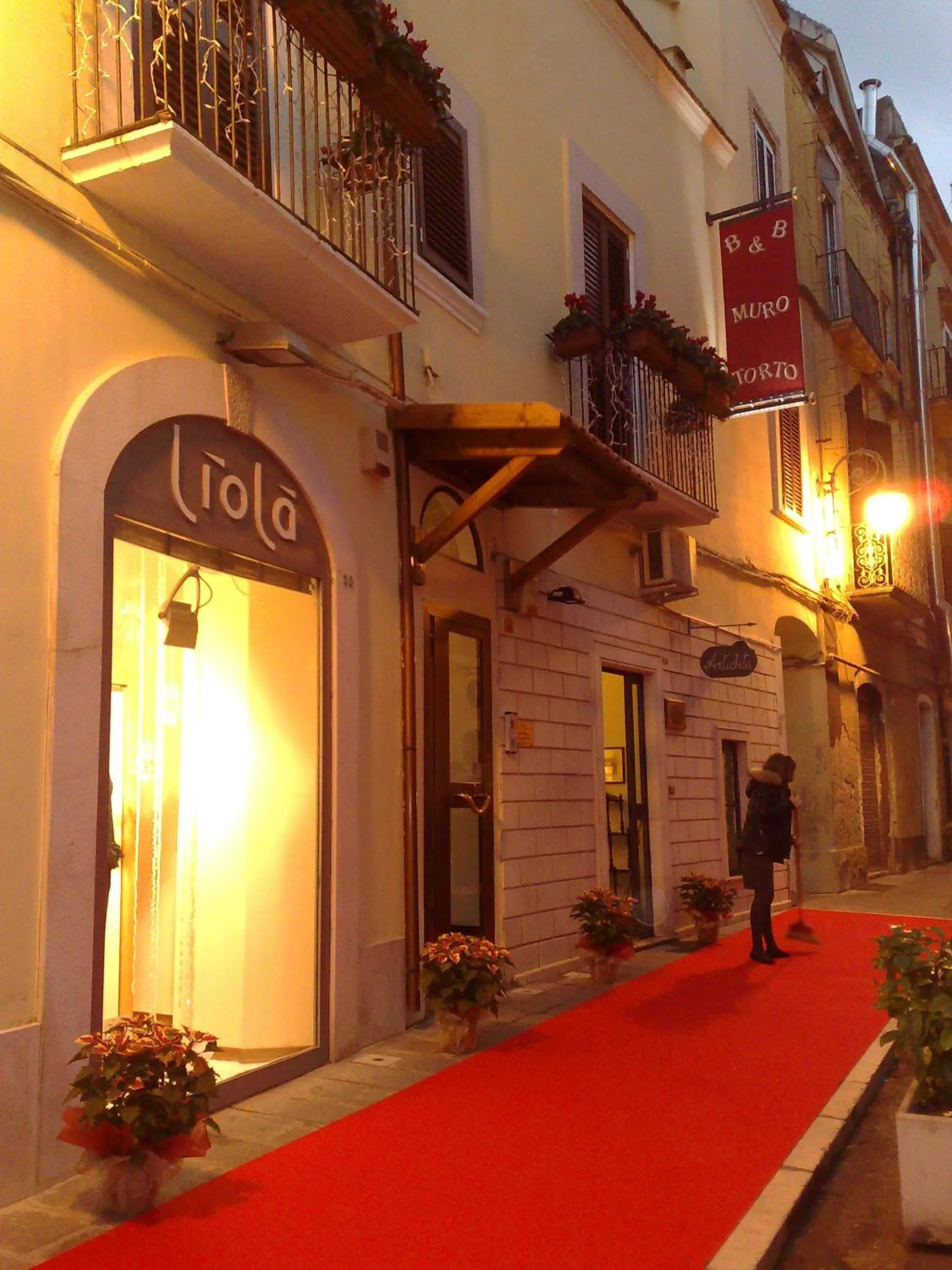 Facade/entrance in Muro Torto - Struttura sanificata giornalmente con prodotti conformi al Decalogo del Ministero Salute - Personale sottoposto a test sierologico periodicamente