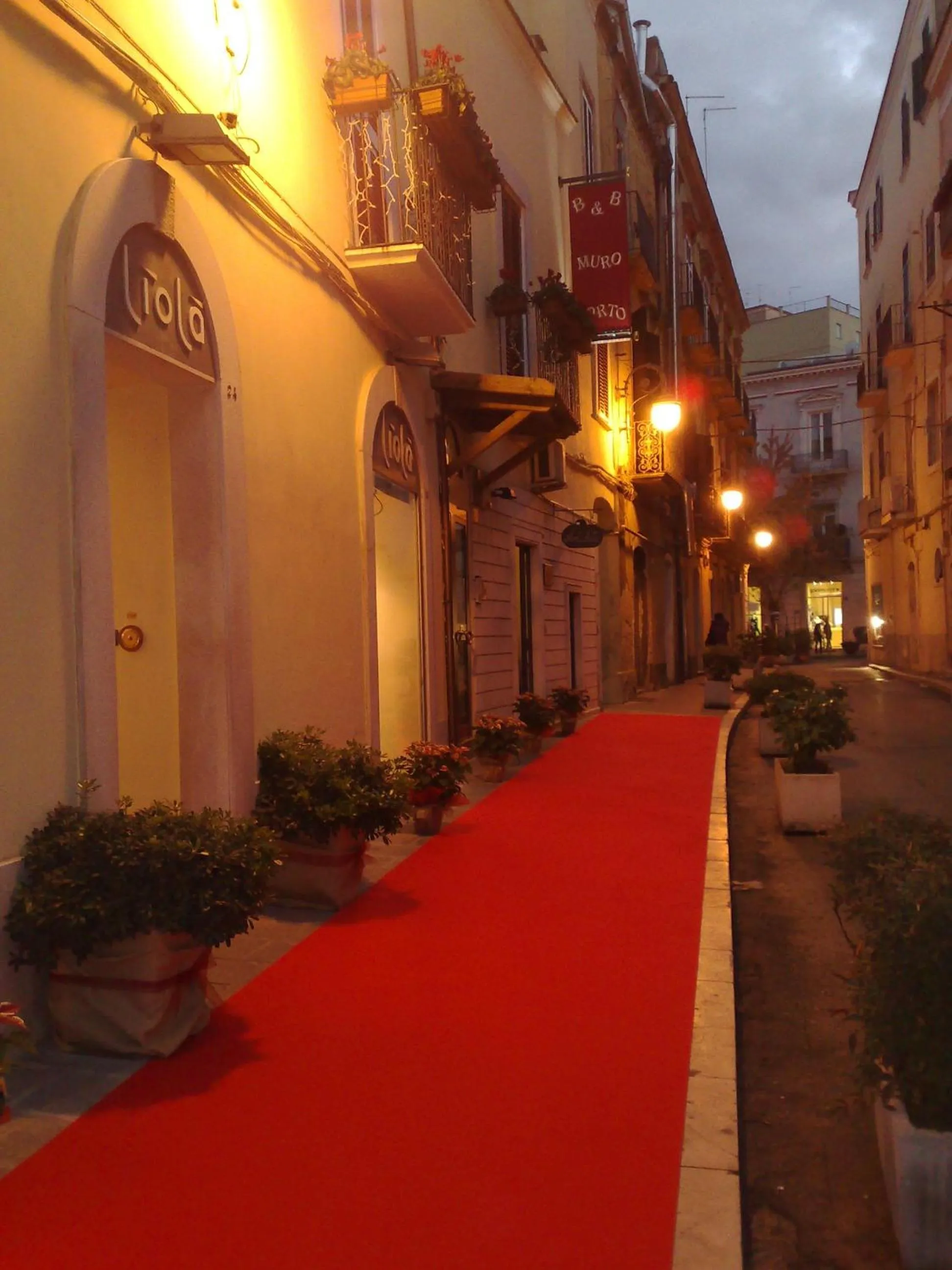 Facade/entrance in Muro Torto - Struttura sanificata giornalmente con prodotti conformi al Decalogo del Ministero Salute - Personale sottoposto a test sierologico periodicamente