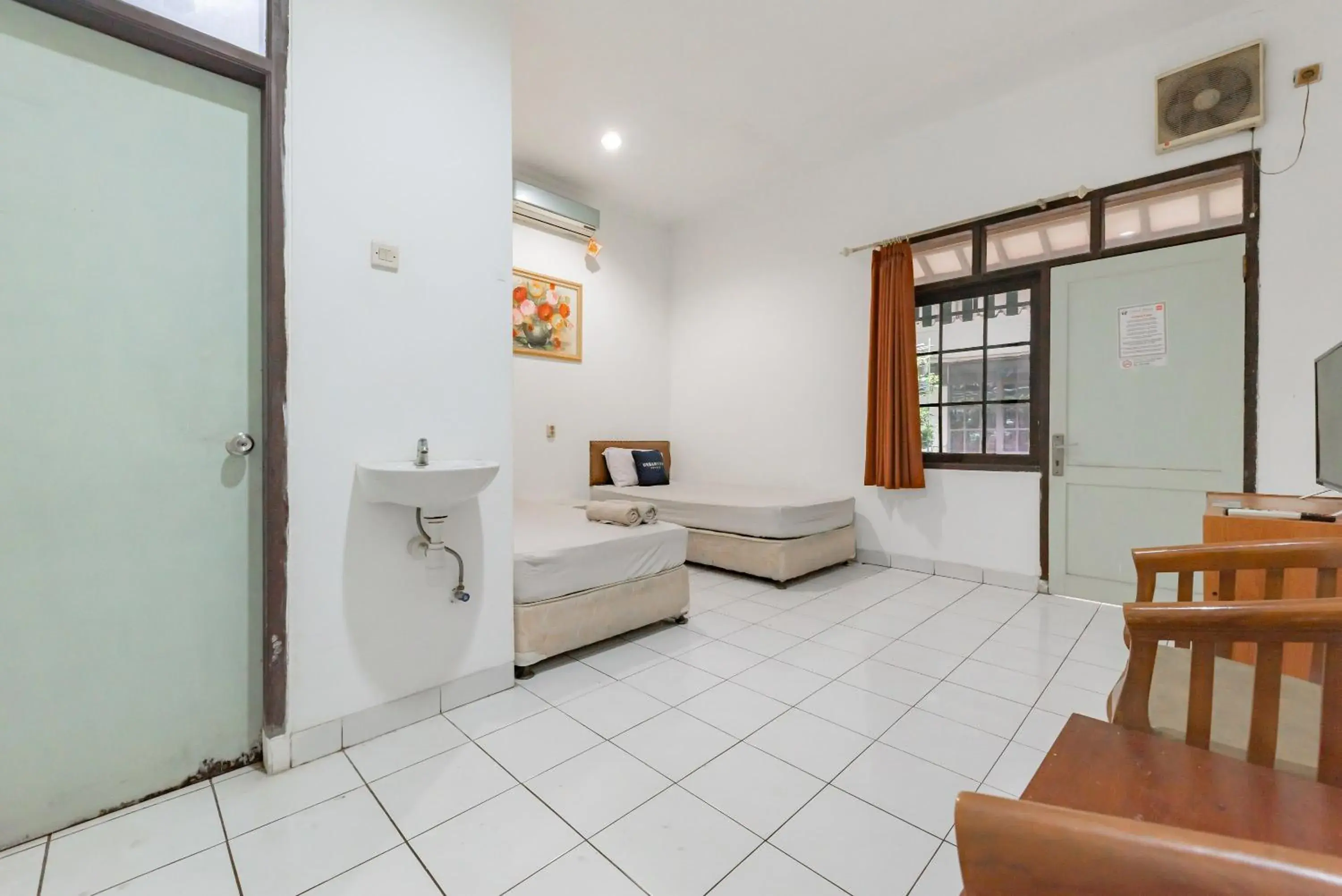 Bedroom in RedDoorz at Hotel pondok Kurnia near Buah Batu Bandung Bedroom in RedDoorz at Hotel pondok Kurnia near Buah Batu Bandung