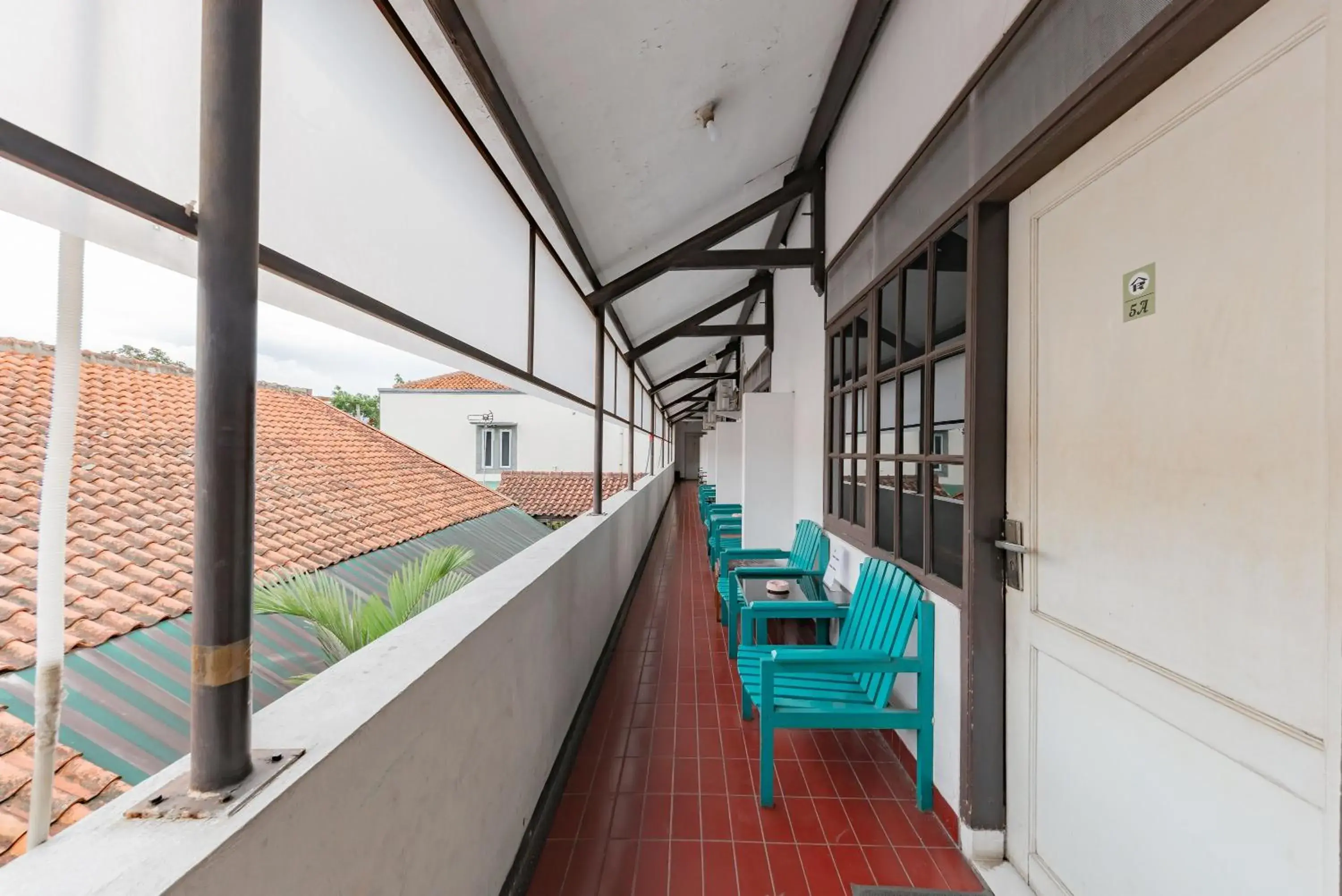 Balcony/Terrace in Urbanview Hotel Pondok Kurnia near Buah Batu by RedDoorz Balcony/Terrace in Urbanview Hotel Pondok Kurnia near Buah Batu by RedDoorz