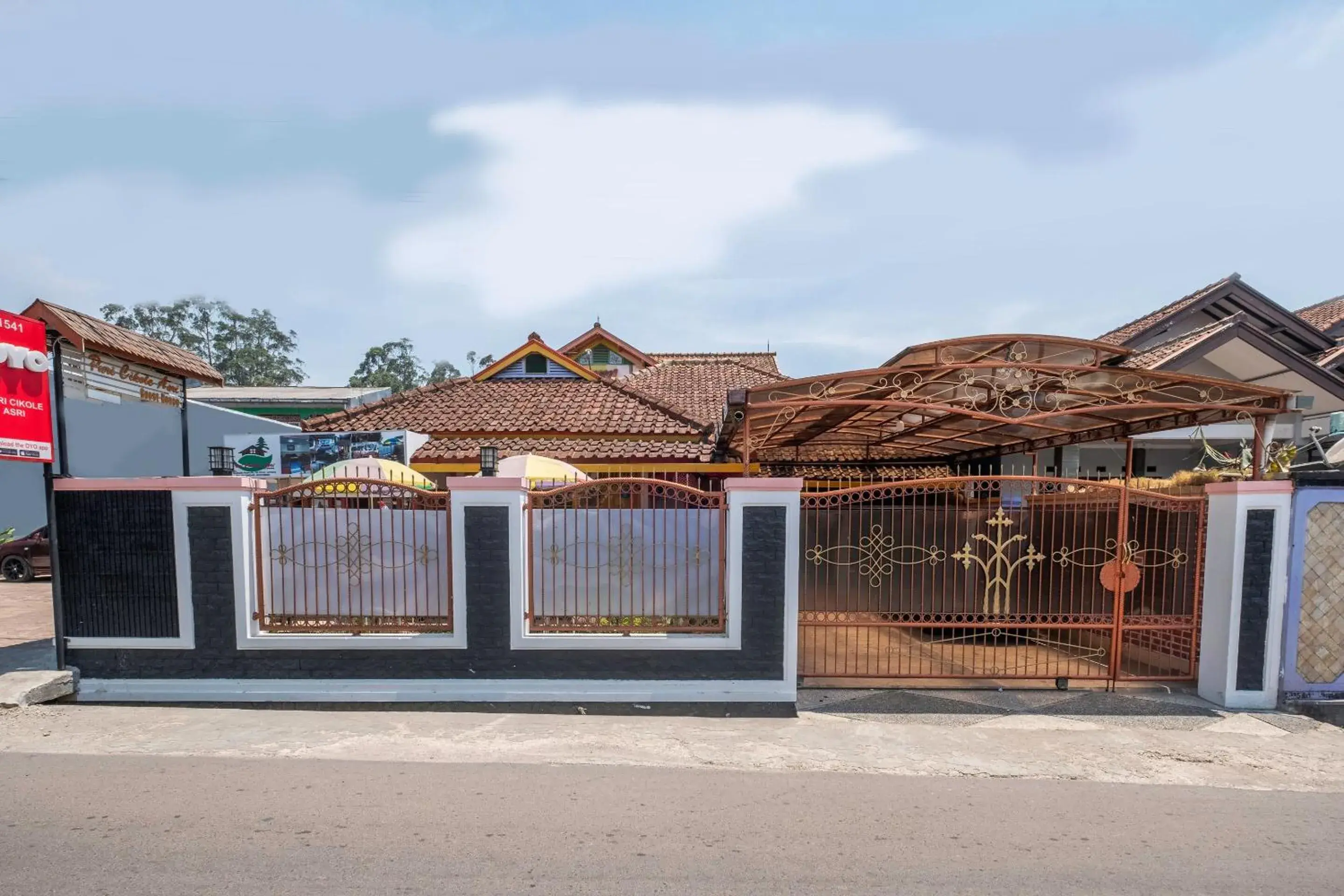 Facade/entrance in Capital O 1541 Puri Cikole Asri Facade/entrance in Capital O 1541 Puri Cikole Asri