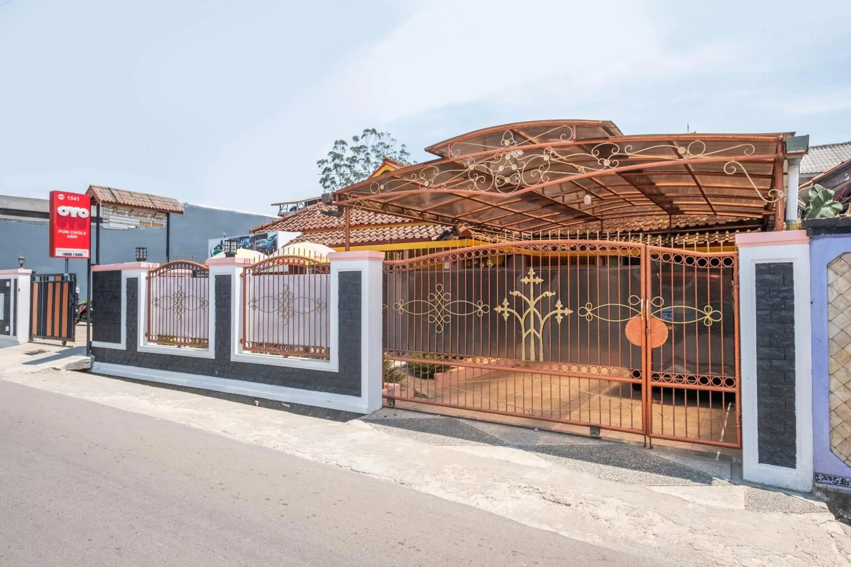 Facade/entrance in Capital O 1541 Puri Cikole Asri Facade/entrance in Capital O 1541 Puri Cikole Asri