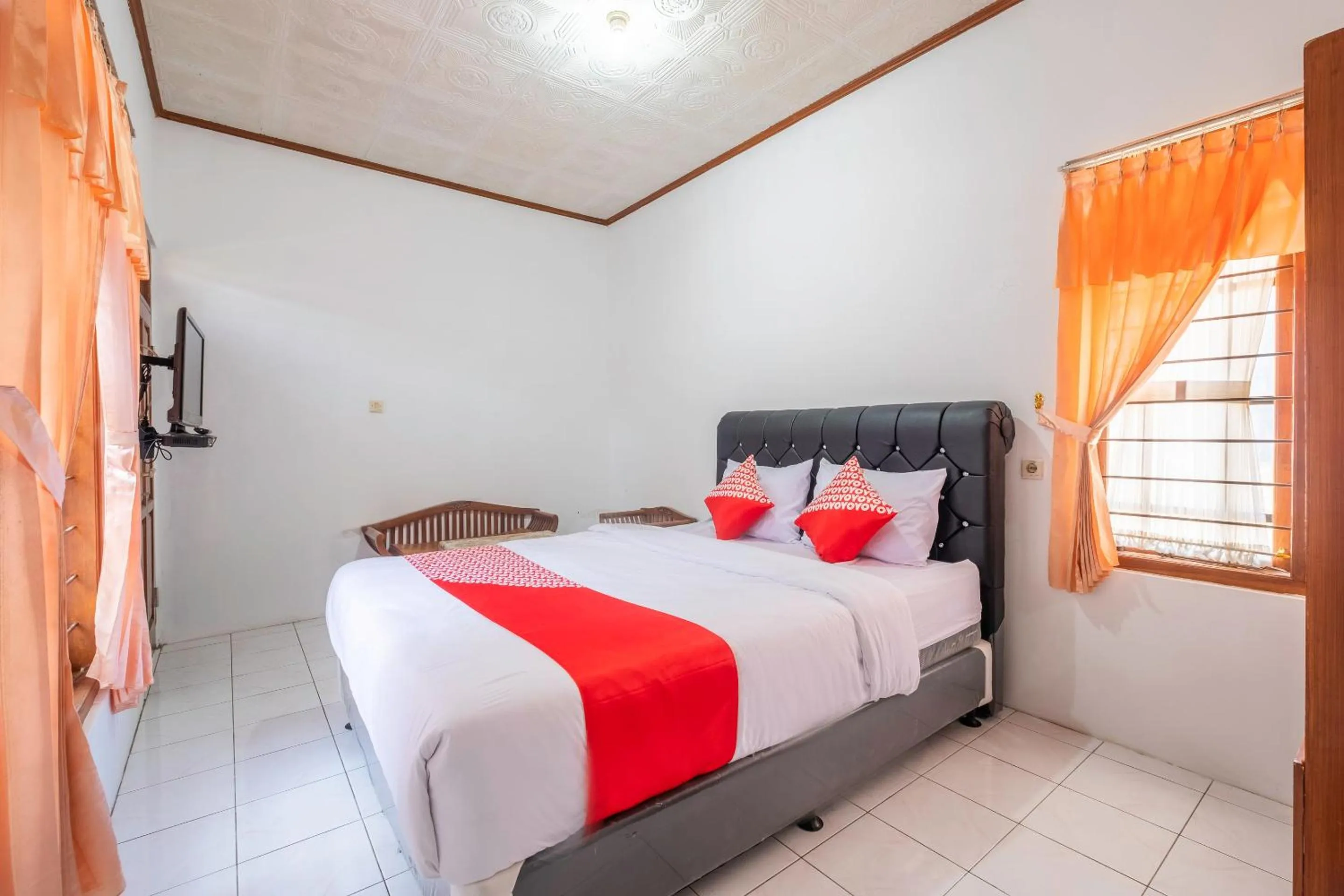 Bedroom, Bed in Capital O 1541 Puri Cikole Asri