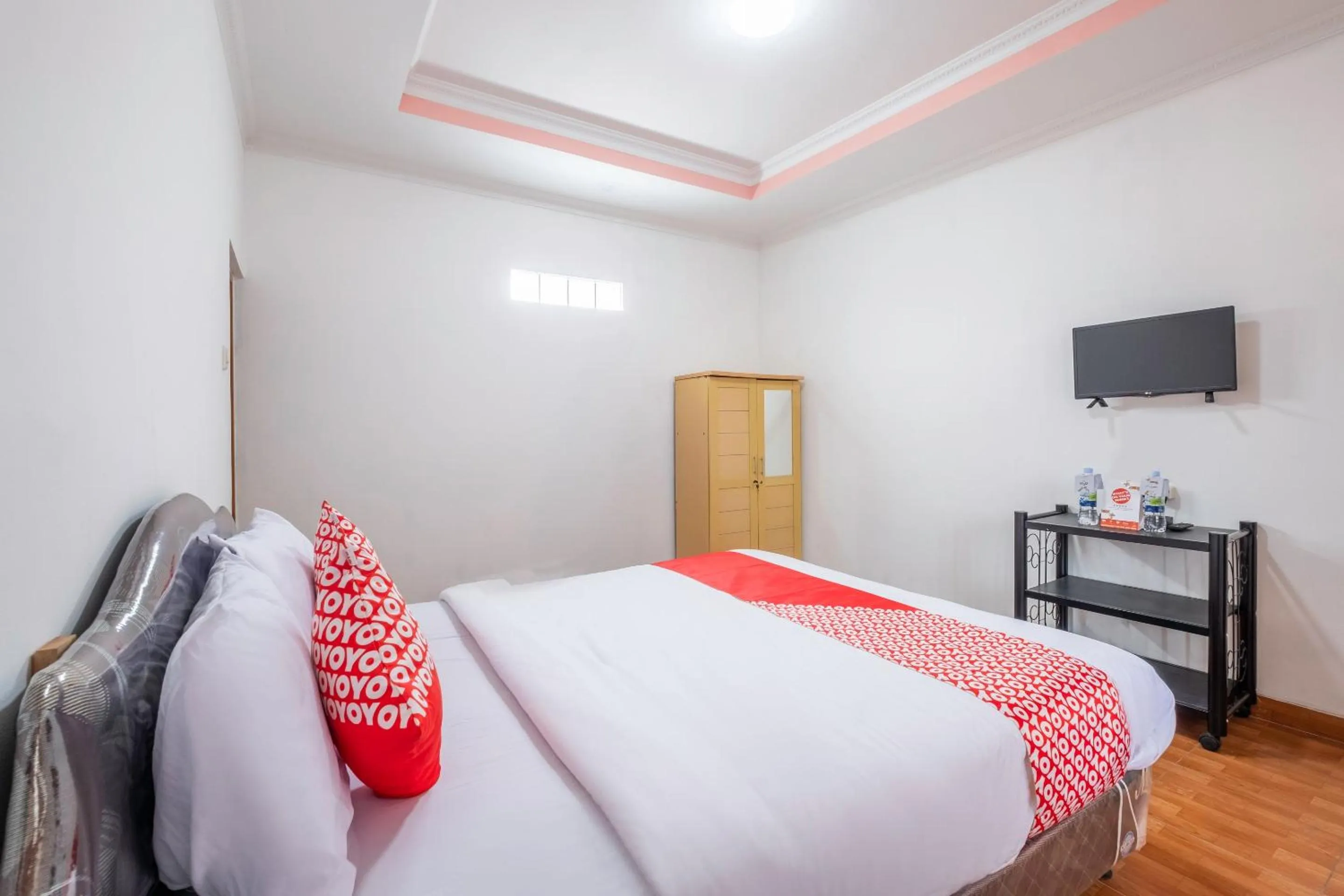 Bedroom, Bed in Capital O 1541 Puri Cikole Asri