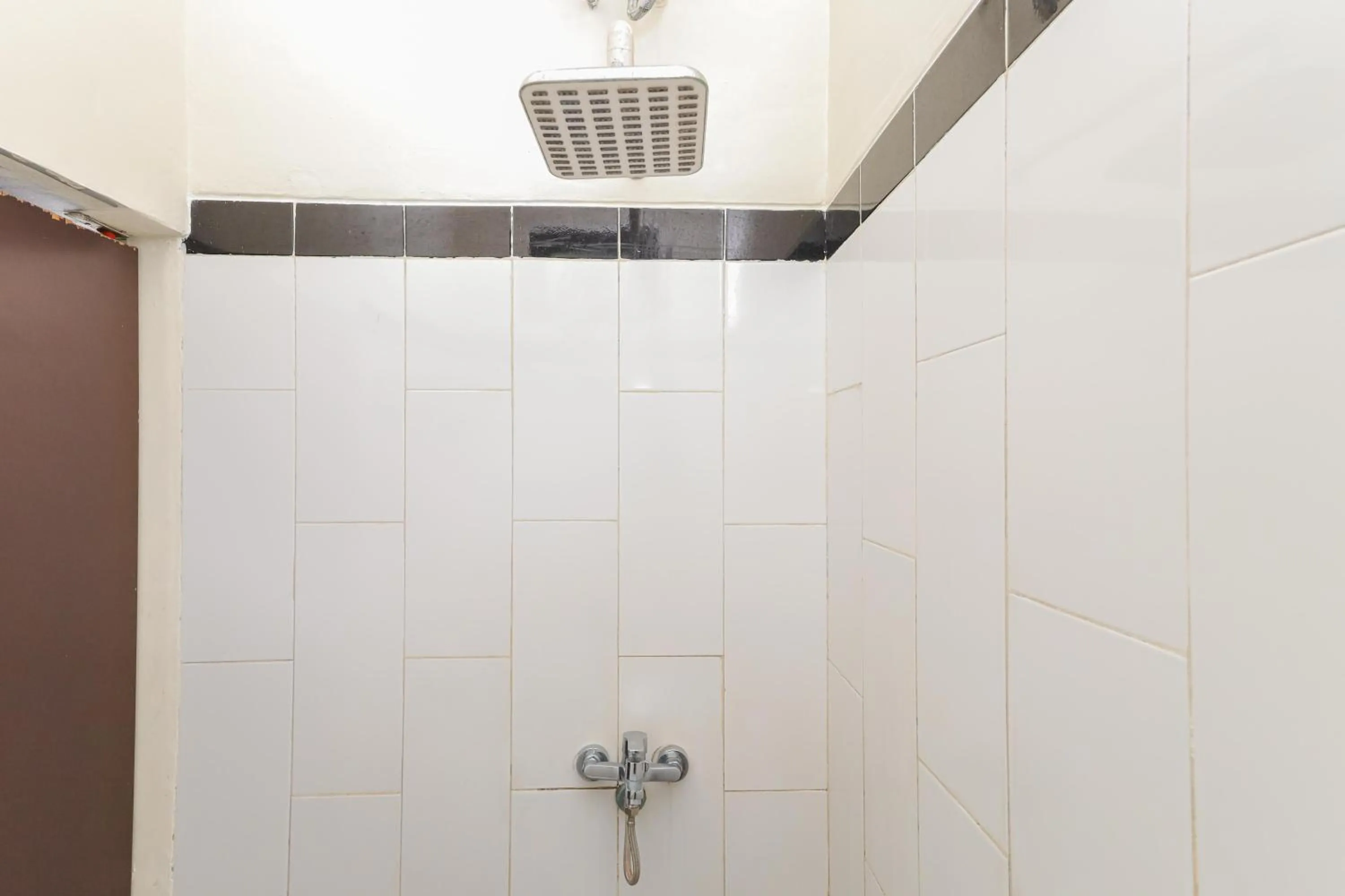 RedDoorz Syariah near Green Park Jatiwarna