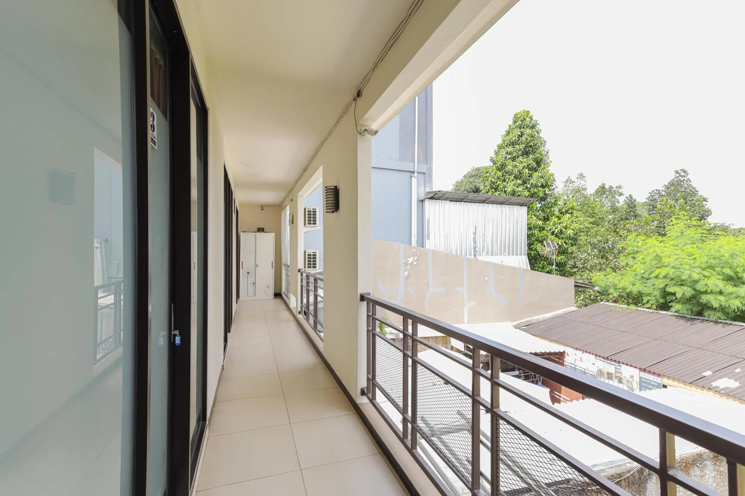 RedDoorz Syariah near Green Park Jatiwarna