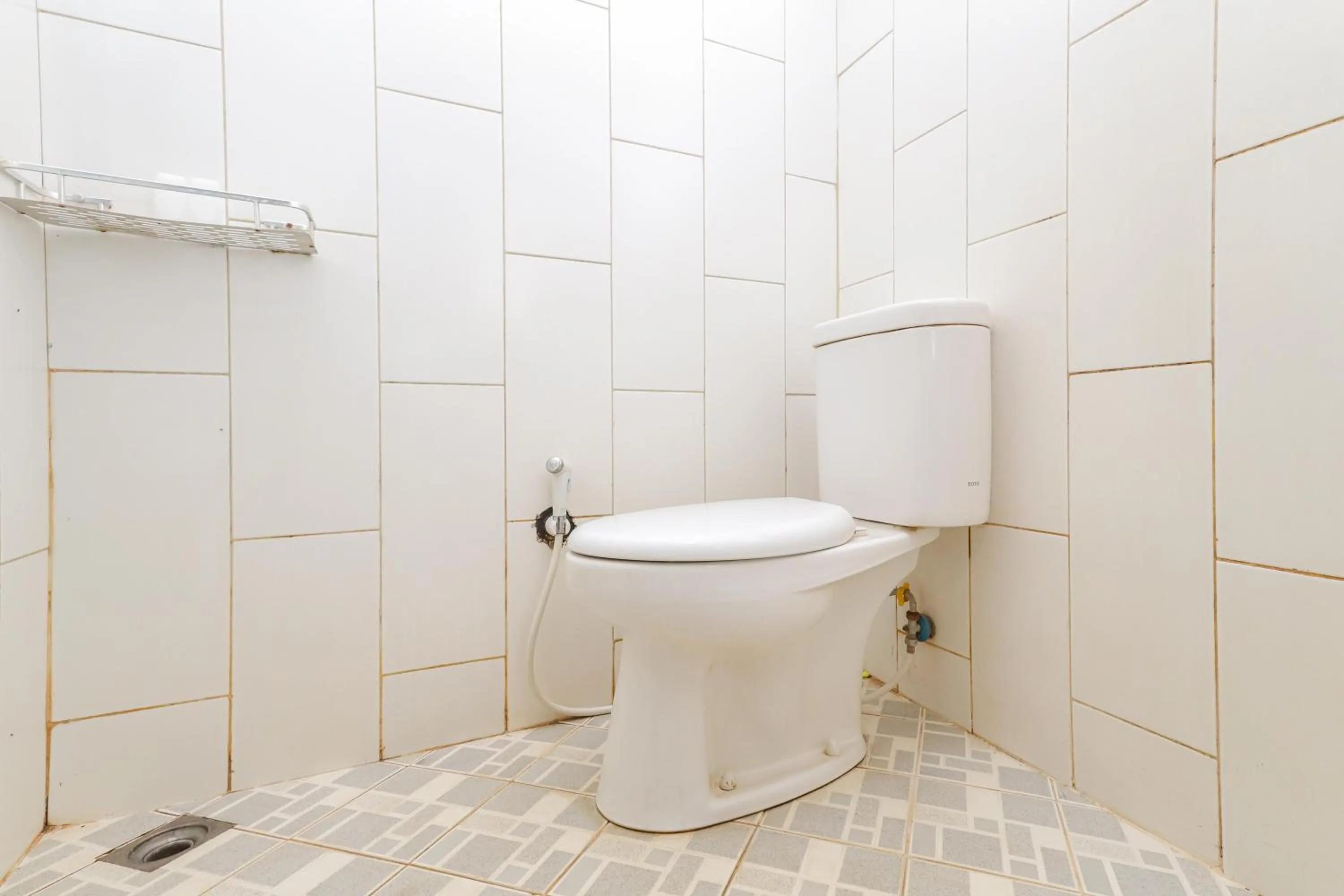 RedDoorz Syariah near Green Park Jatiwarna