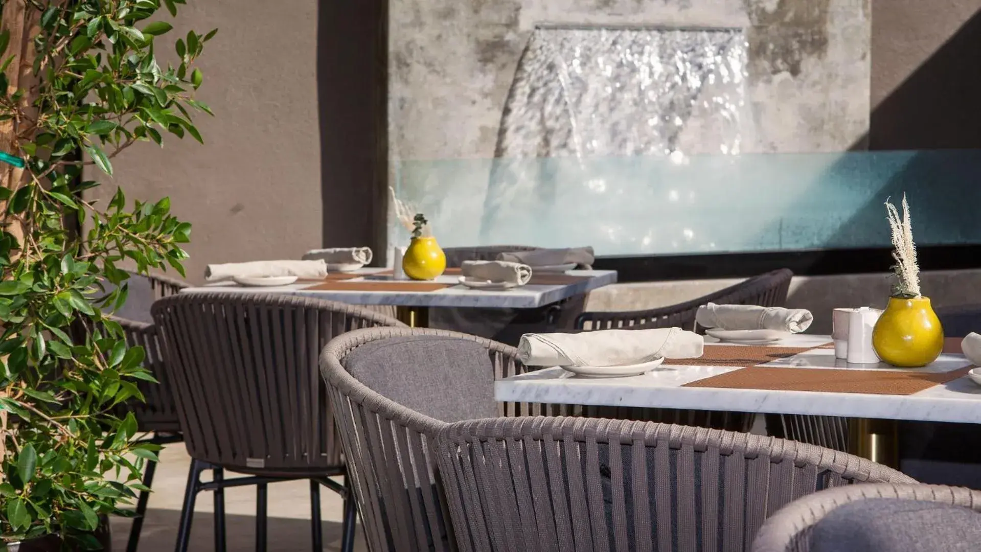 Restaurant/places to eat in Luxe Sunset Boulevard Hotel Restaurant/places to eat in Luxe Sunset Boulevard Hotel