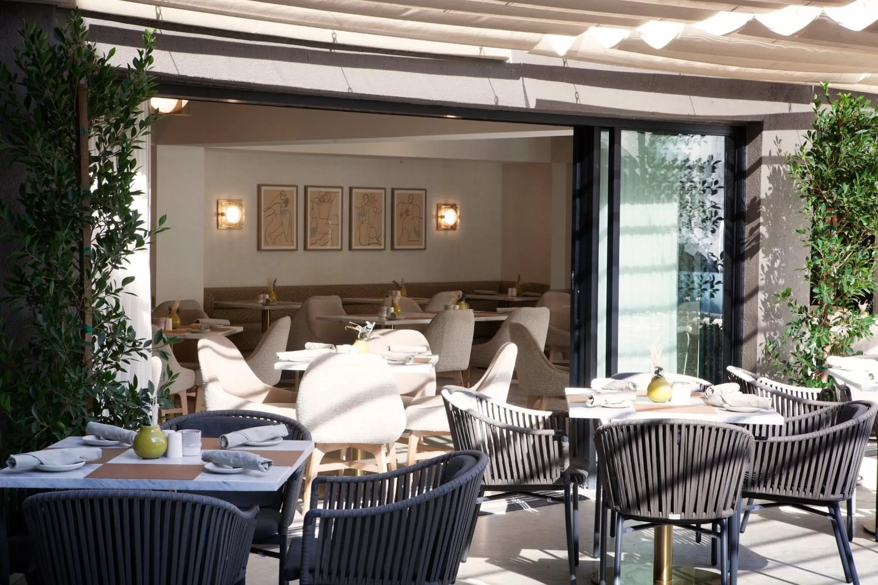 Restaurant/places to eat in Luxe Sunset Boulevard Hotel Restaurant/places to eat in Luxe Sunset Boulevard Hotel