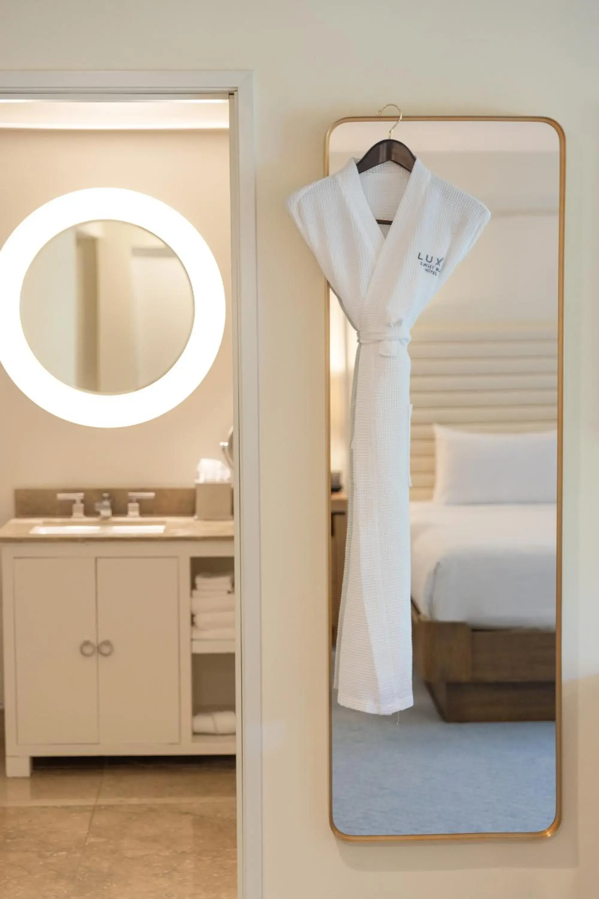 Bed in Luxe Sunset Boulevard Hotel Bed in Luxe Sunset Boulevard Hotel